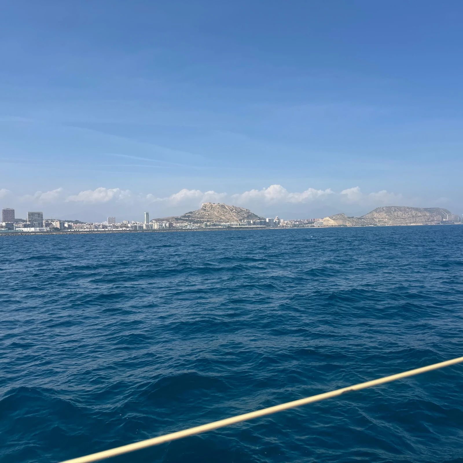 Trois heures en catamaran le long de la côte d’Alicante