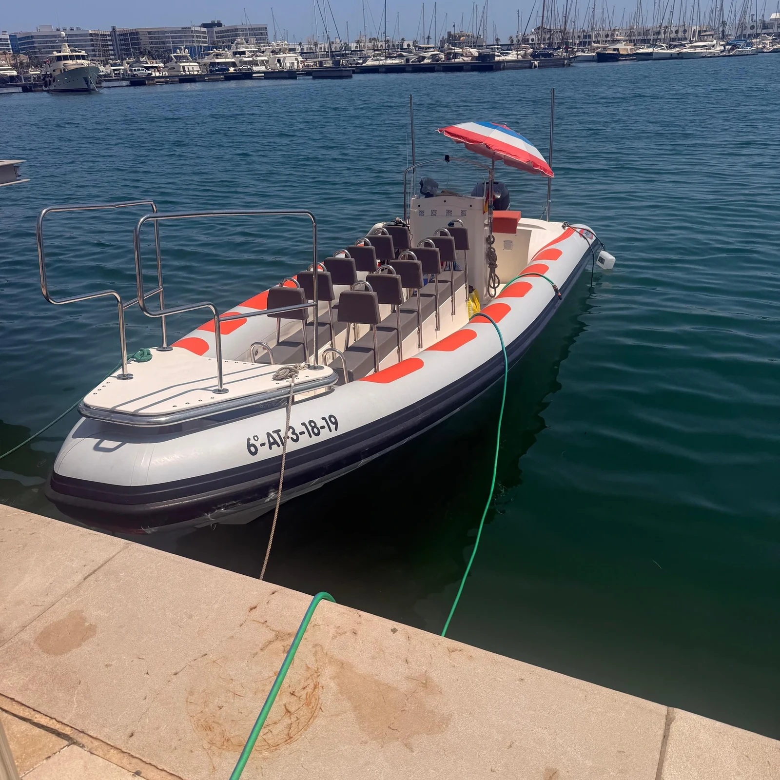 Costa de Alicante en lancha rápida, con una hora para bañarte