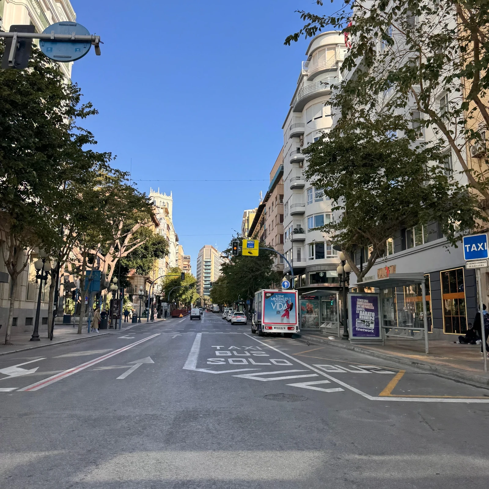 Alicante im Tuk-Tuk: eine private Stunde zur ersten Orientierung