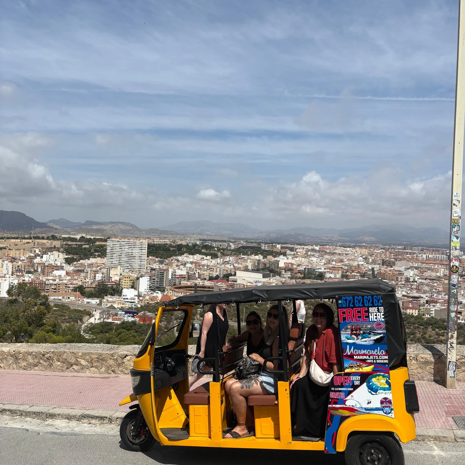 Alicante im Tuk-Tuk: eine private Stunde zur ersten Orientierung