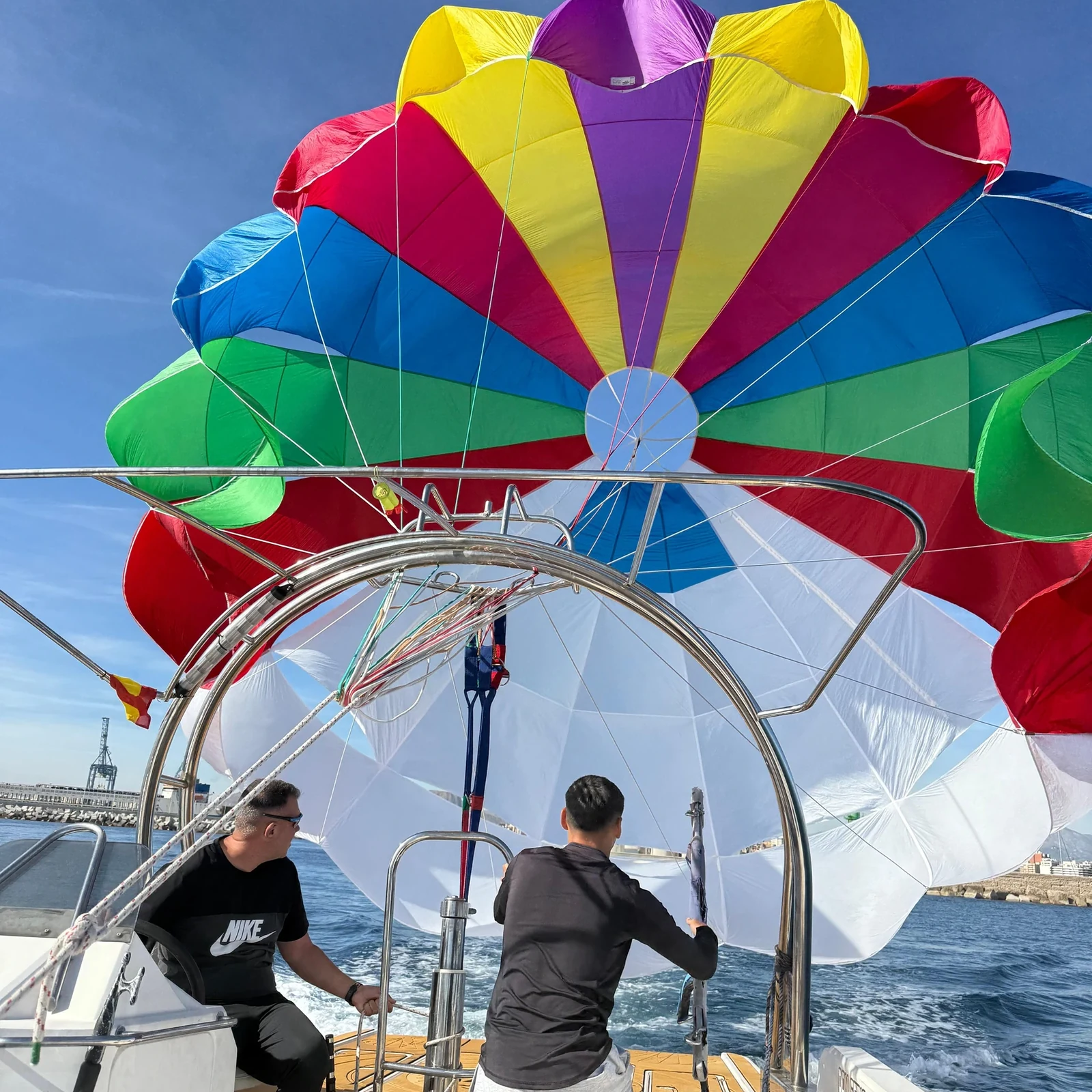 Parasailing in Alicante mit Bootsfahrt vor der Playa del Postiguet