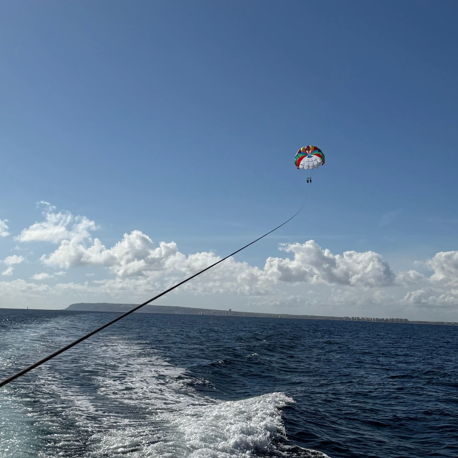 Parasailing in Alicante mit Bootsfahrt vor der Playa del Postiguet