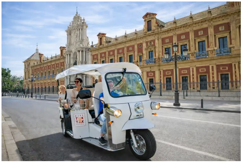Tour privado en tuk tuk por Sevilla | Ruta panorámica eléctrica