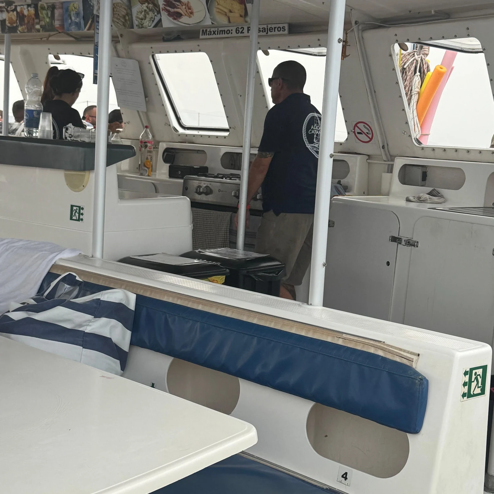 Von Alicante nach Tabarca im Katamaran: 6 Stunden Segeln, Baden und Mittagessen