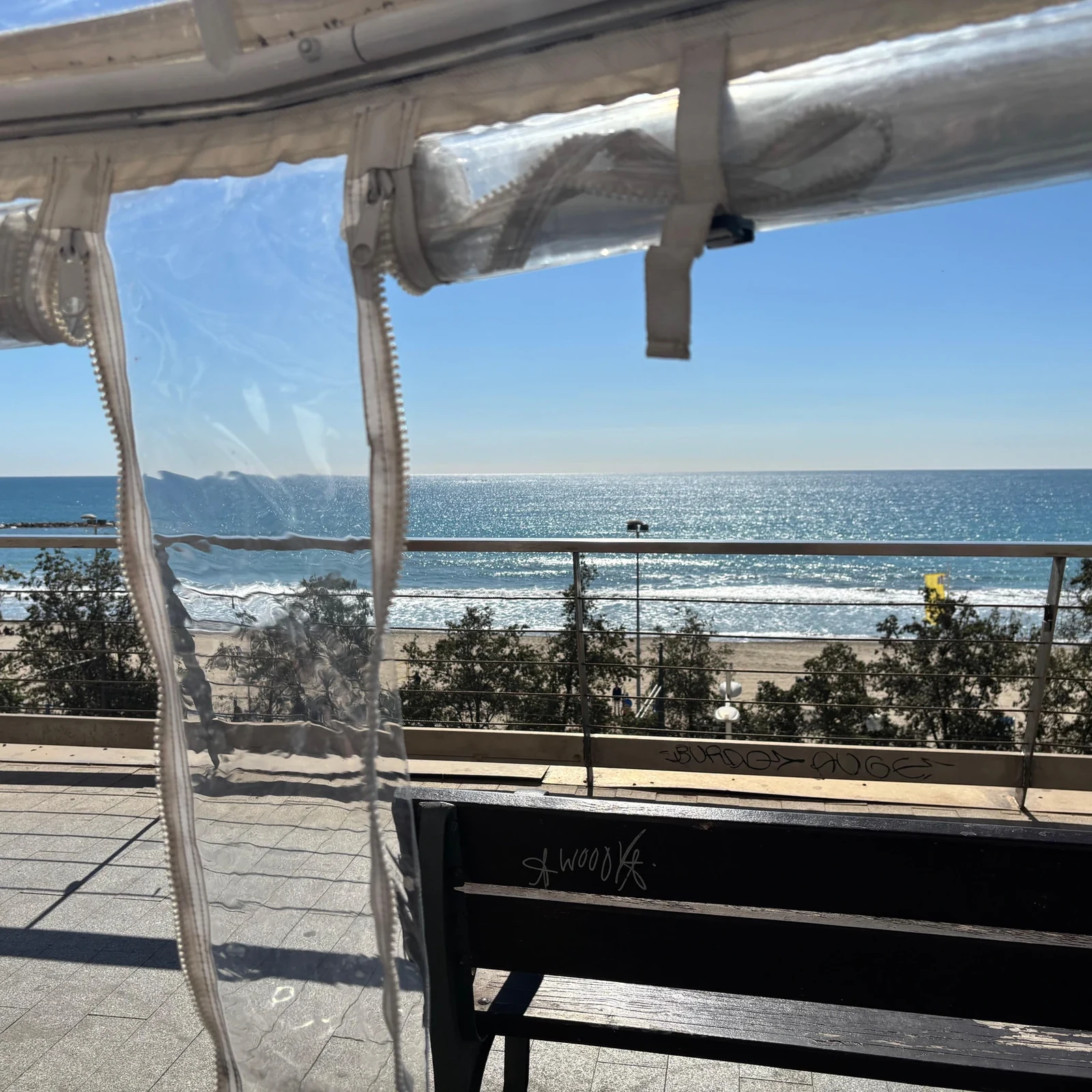 See Alicante by electric tuk-tuk without covering everything on foot