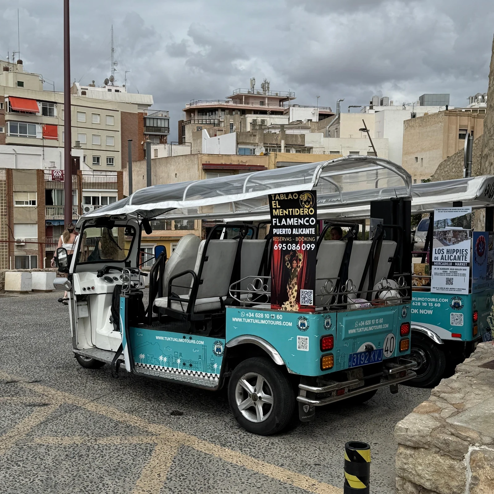 See Alicante by electric tuk-tuk without covering everything on foot