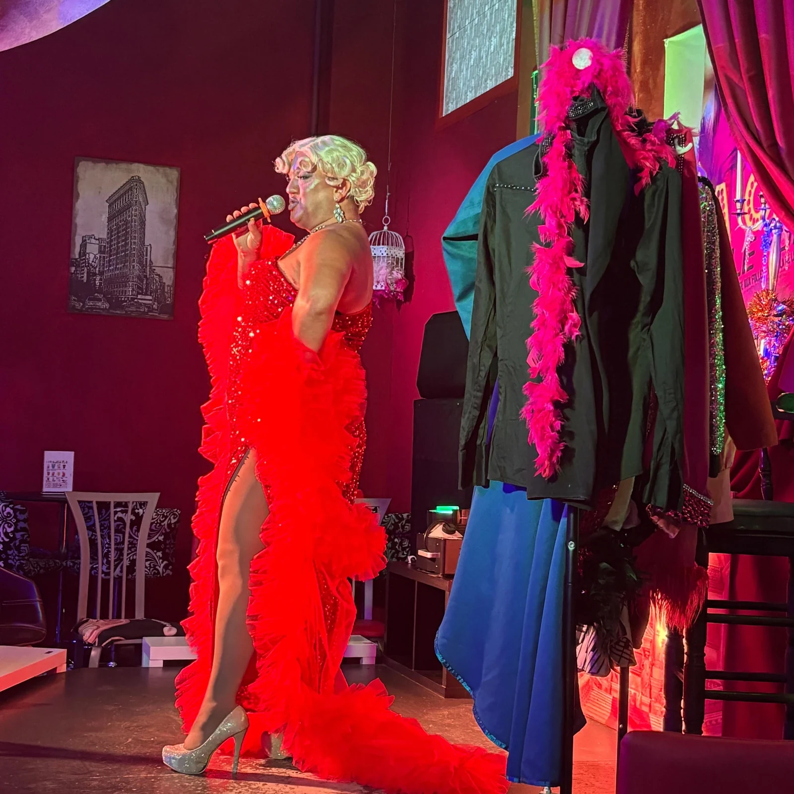 Una noche de drag queen, cabaret y transformismo en Alicante