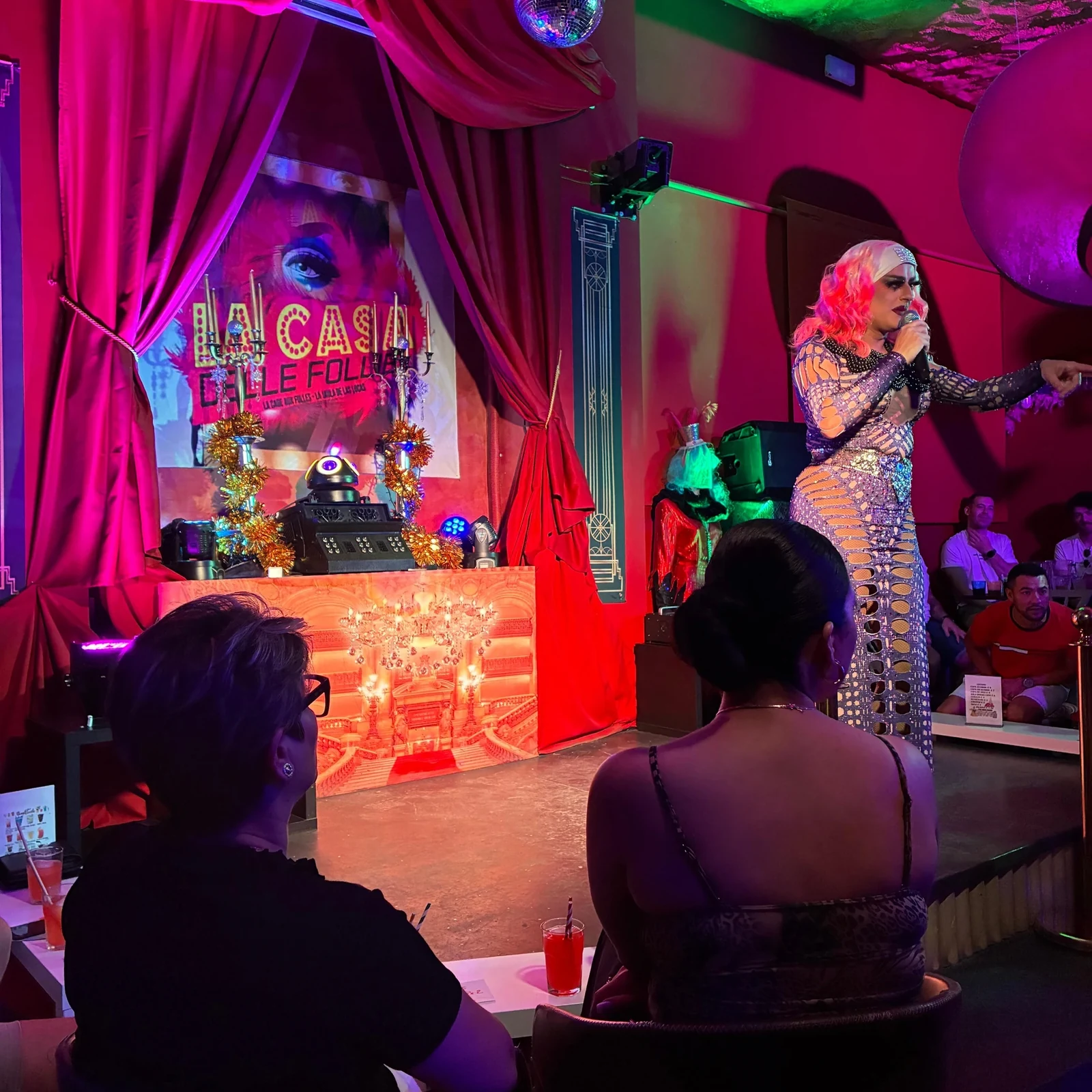 Una noche de drag queen, cabaret y transformismo en Alicante