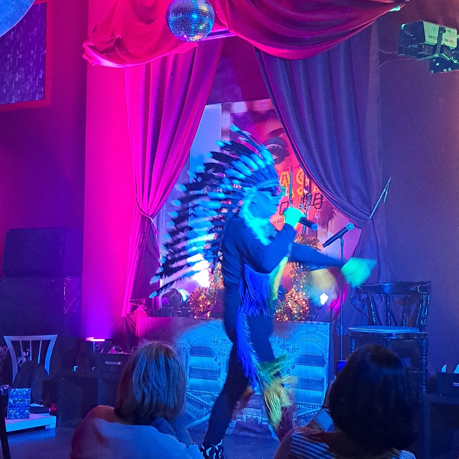 Una noche de drag queen, cabaret y transformismo en Alicante