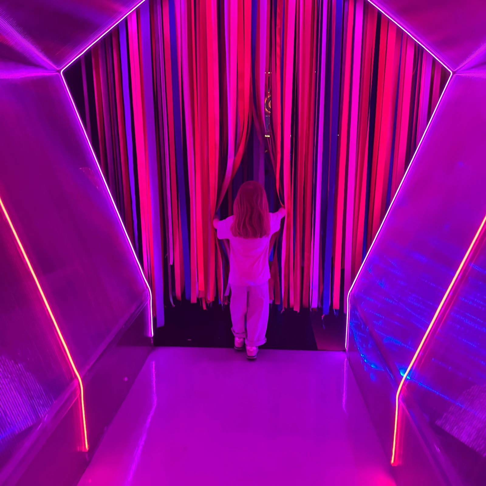 Aura Museum Alicante: una hora entre luz, sonido y espacios interactivos