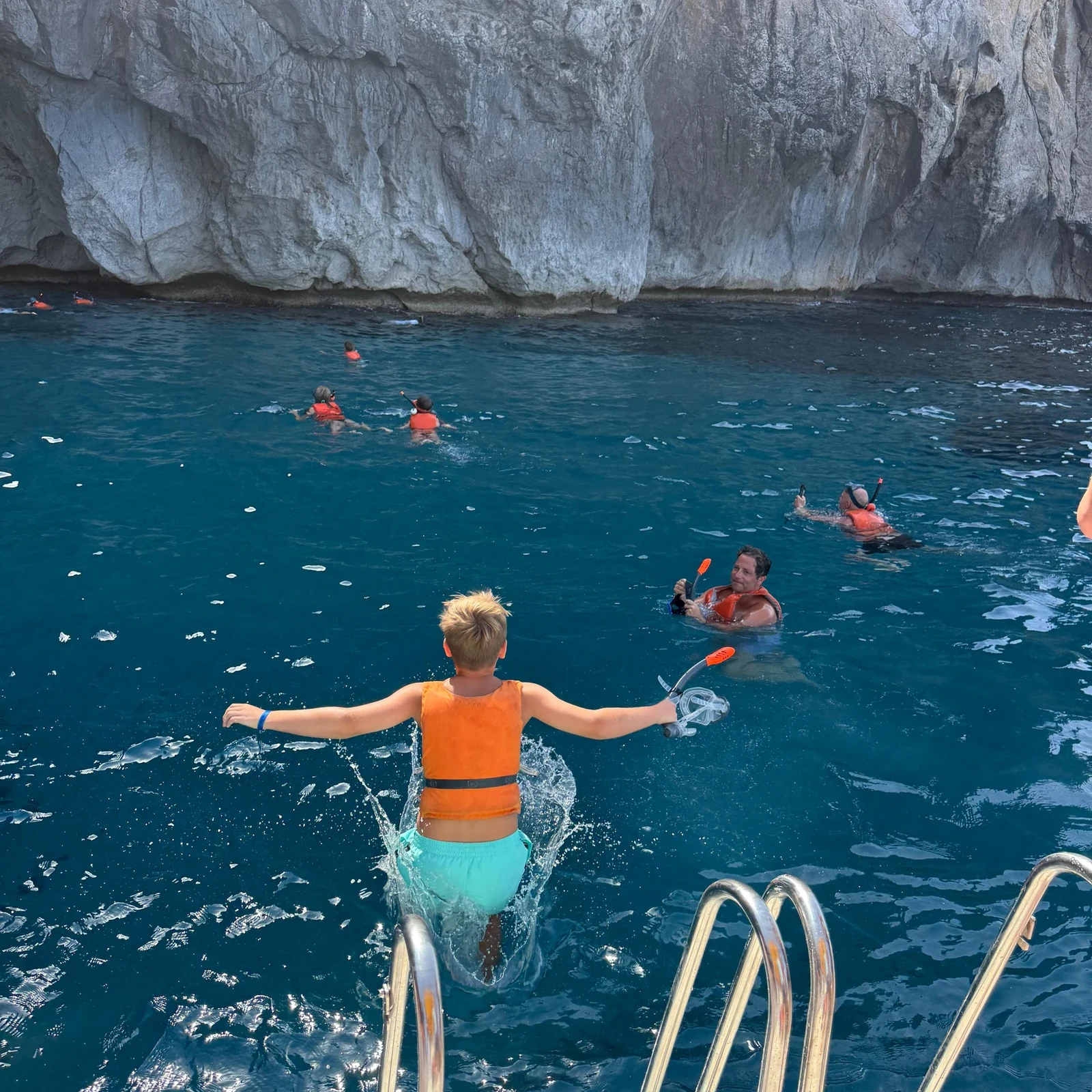 Alcudia: sea caves, snorkeling and paddleboarding by boat