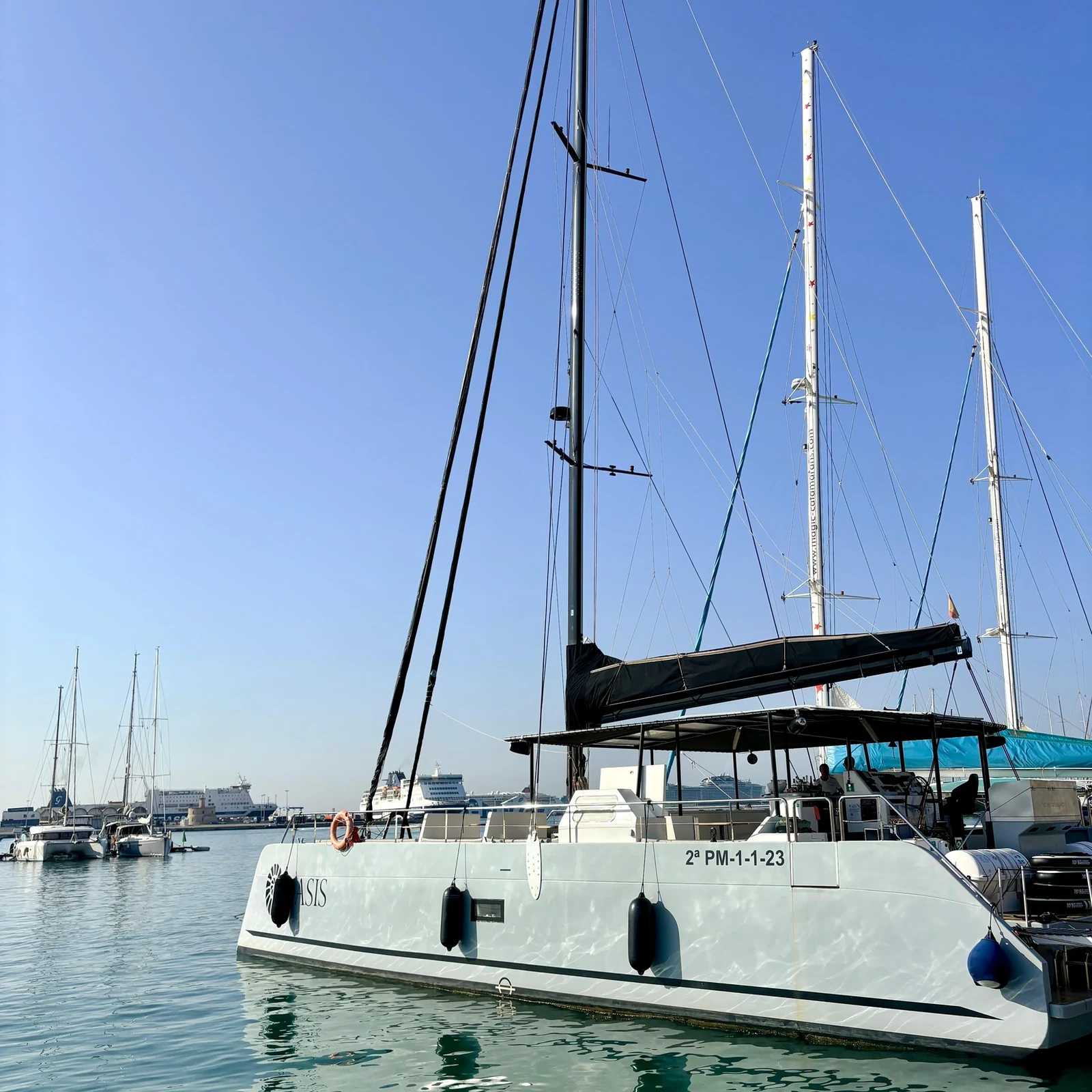 Catamarán desde Palma a Cueva Verde y Cala Vella con baño, snorkel y barbacoa