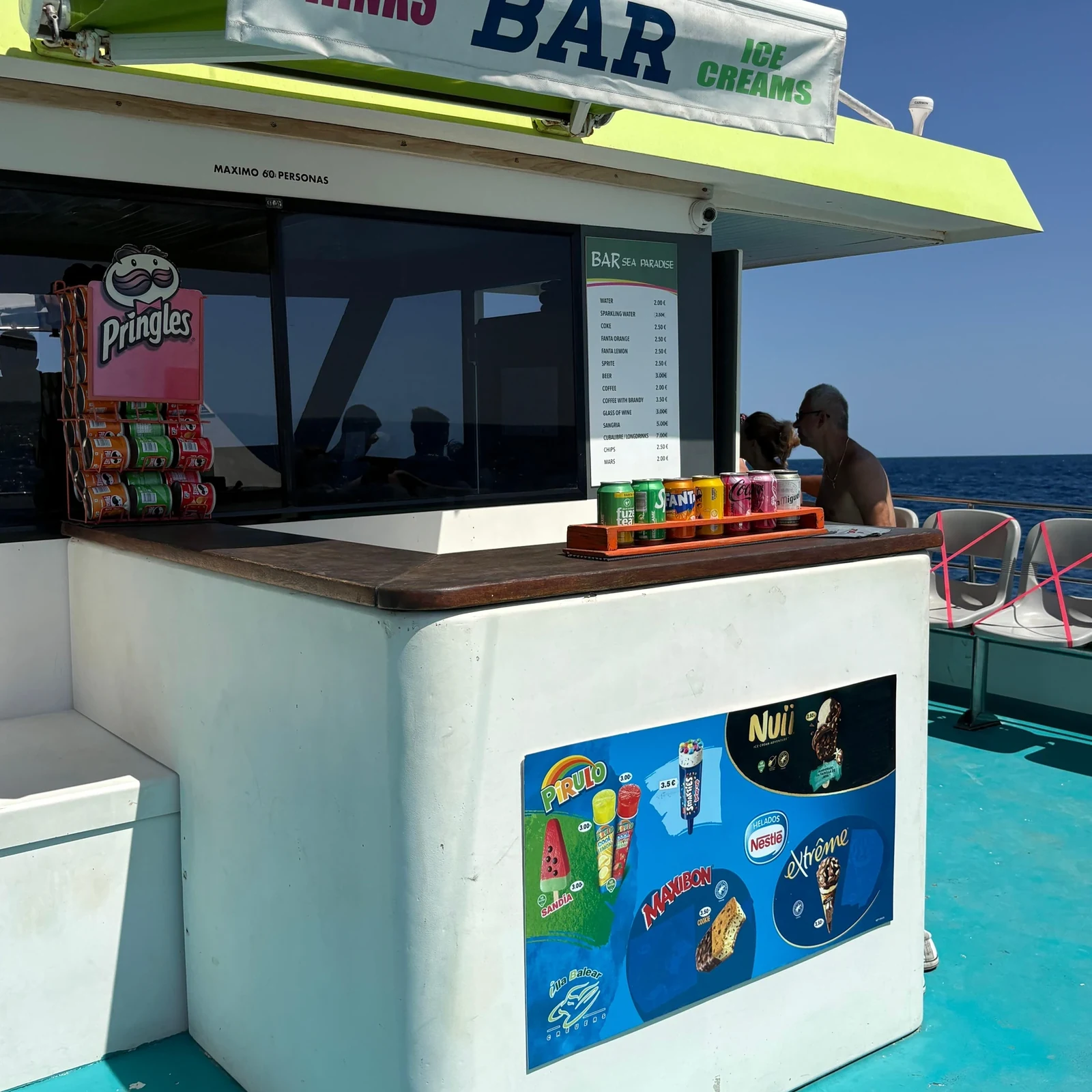 Costa este de Mallorca en barco con fondo de cristal, calas y baño