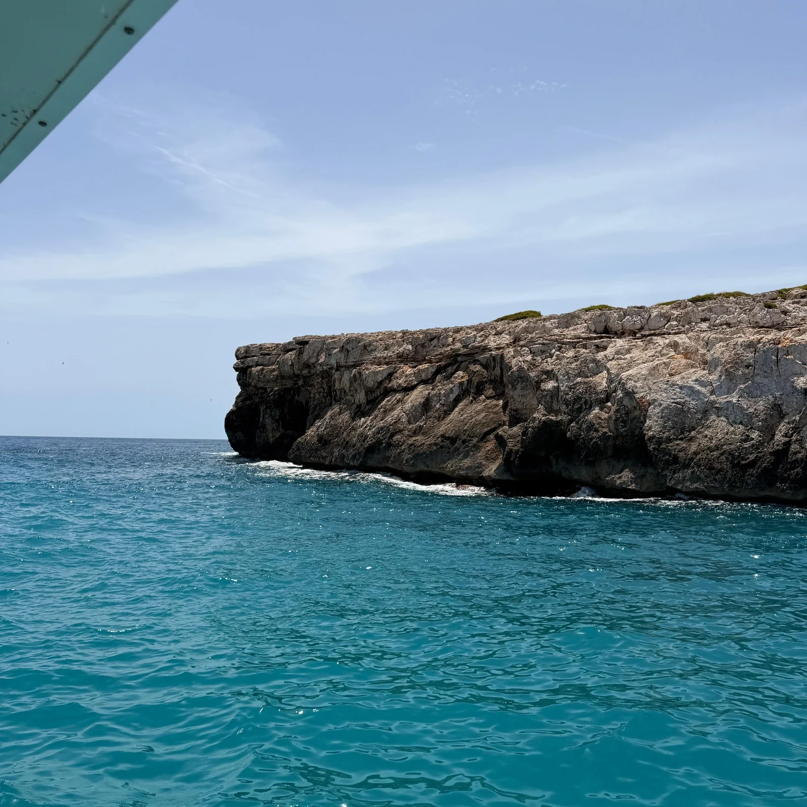Costa este de Mallorca en barco con fondo de cristal, calas y baño