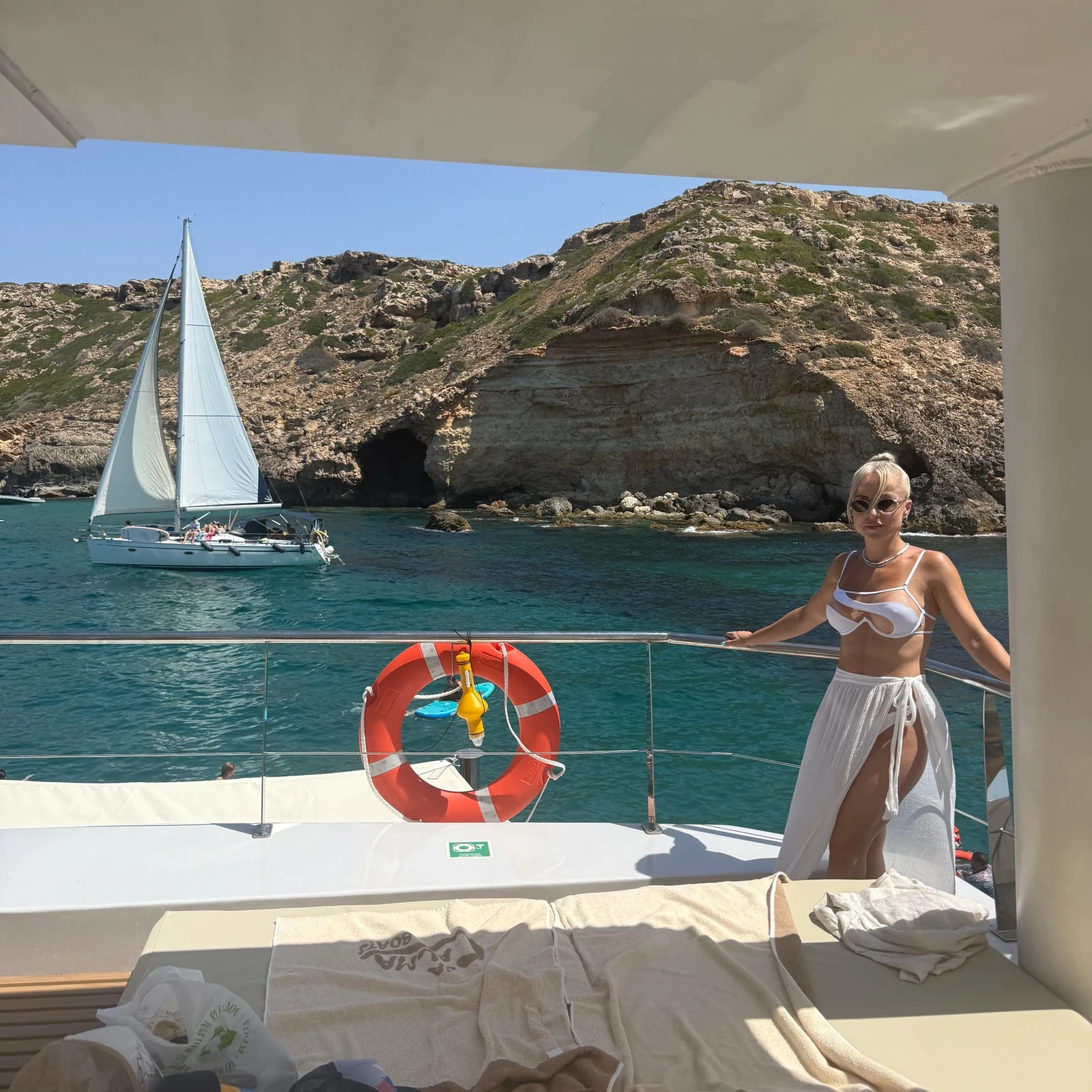 Catamarán desde Palma a Cala Vella: 5 horas de navegación, baño y comida