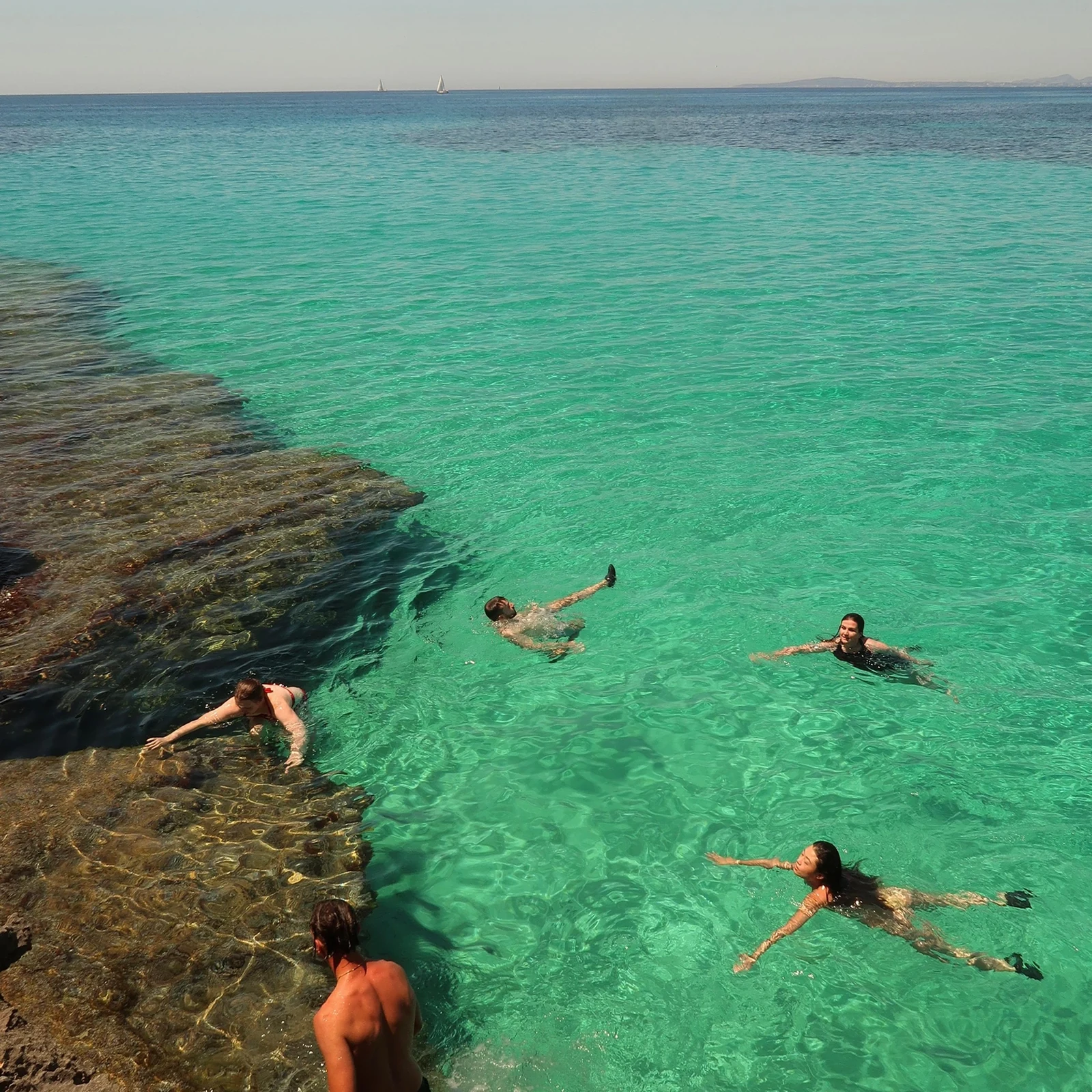 Playas, piscinas naturales y Cuevas del Drach en un día por Mallorca