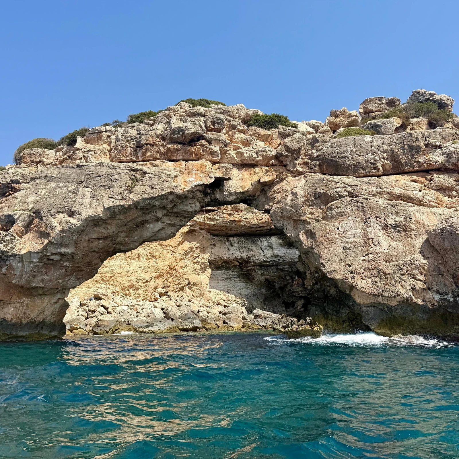 Caló des Moro und Cala Màrmols per Boot mit zwei Schnorchelstopps