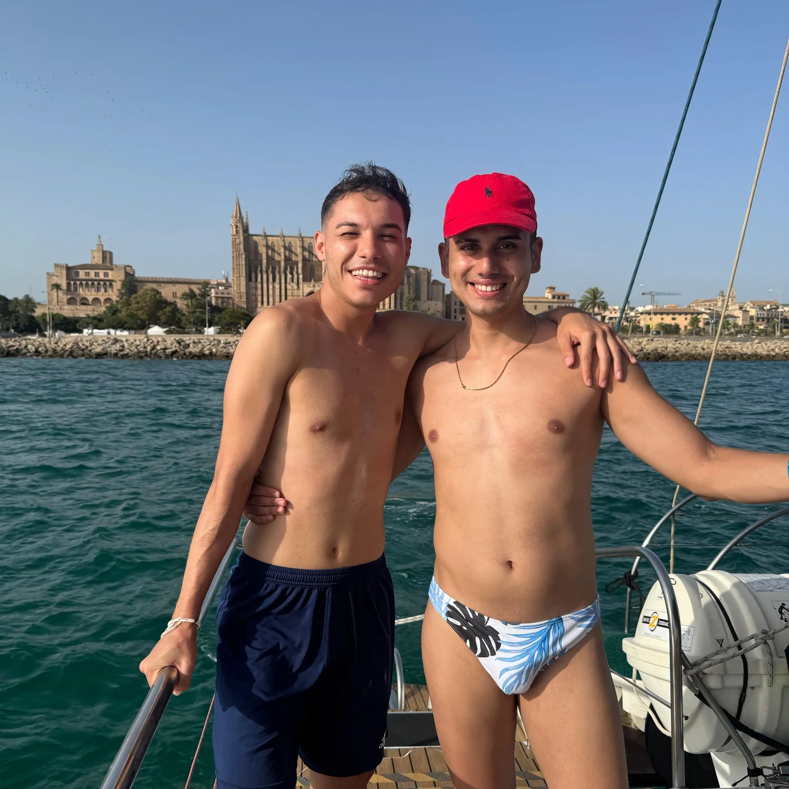 Katamaran von Palma nach Cala Vella mit Tapas, Schwimmen und Schnorcheln