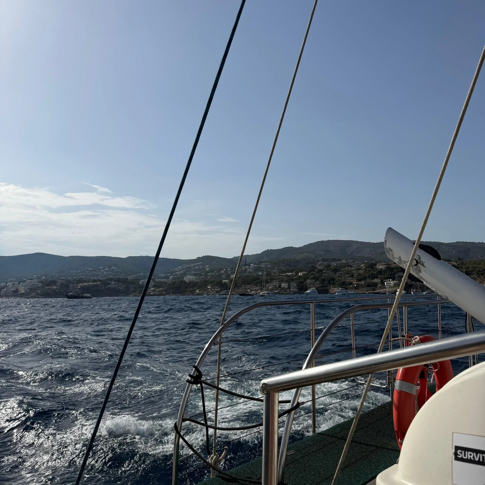 Katamaran von Palma nach Cala Vella mit Tapas, Schwimmen und Schnorcheln