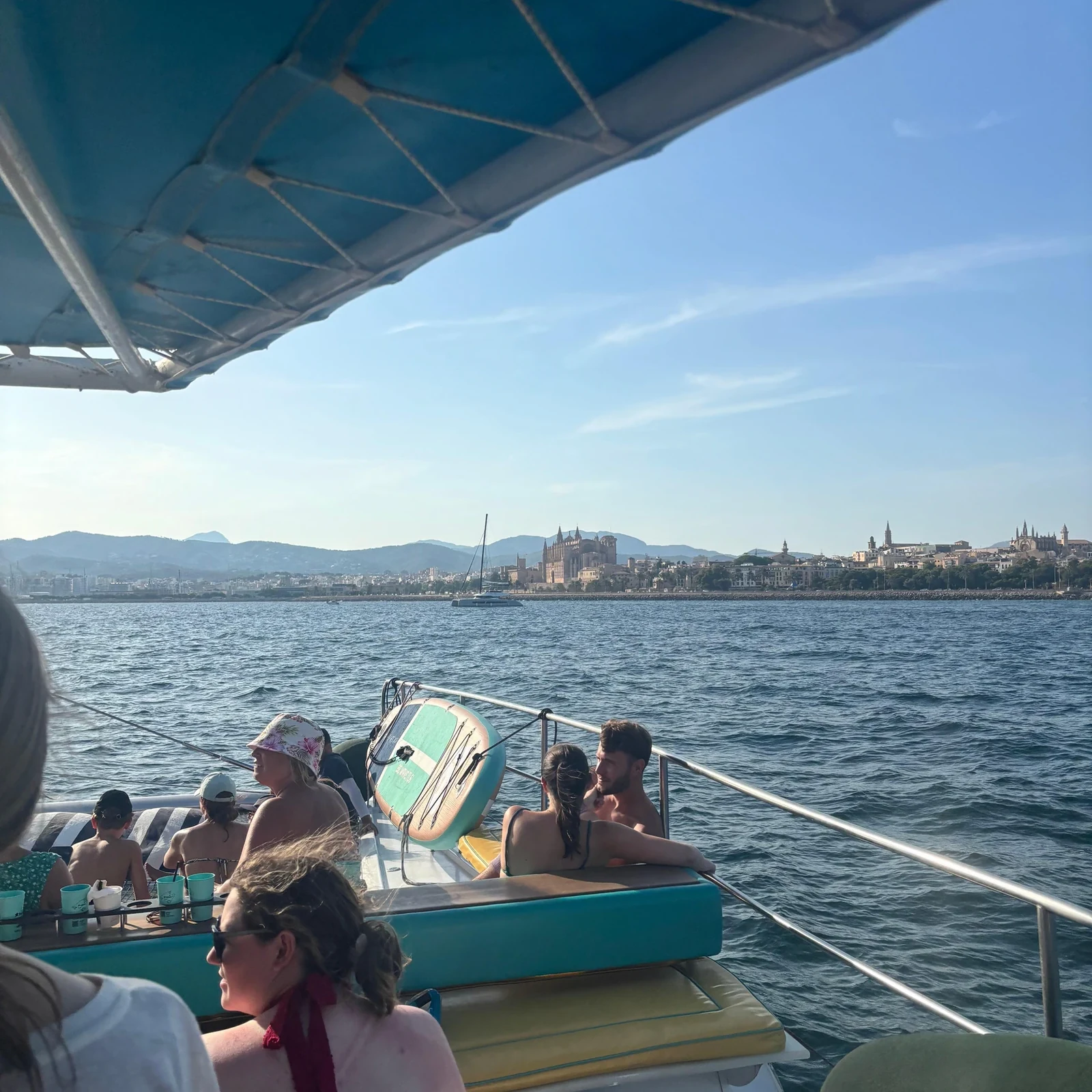 Katamaran von Palma nach Cala Vella mit Tapas, Schwimmen und Schnorcheln