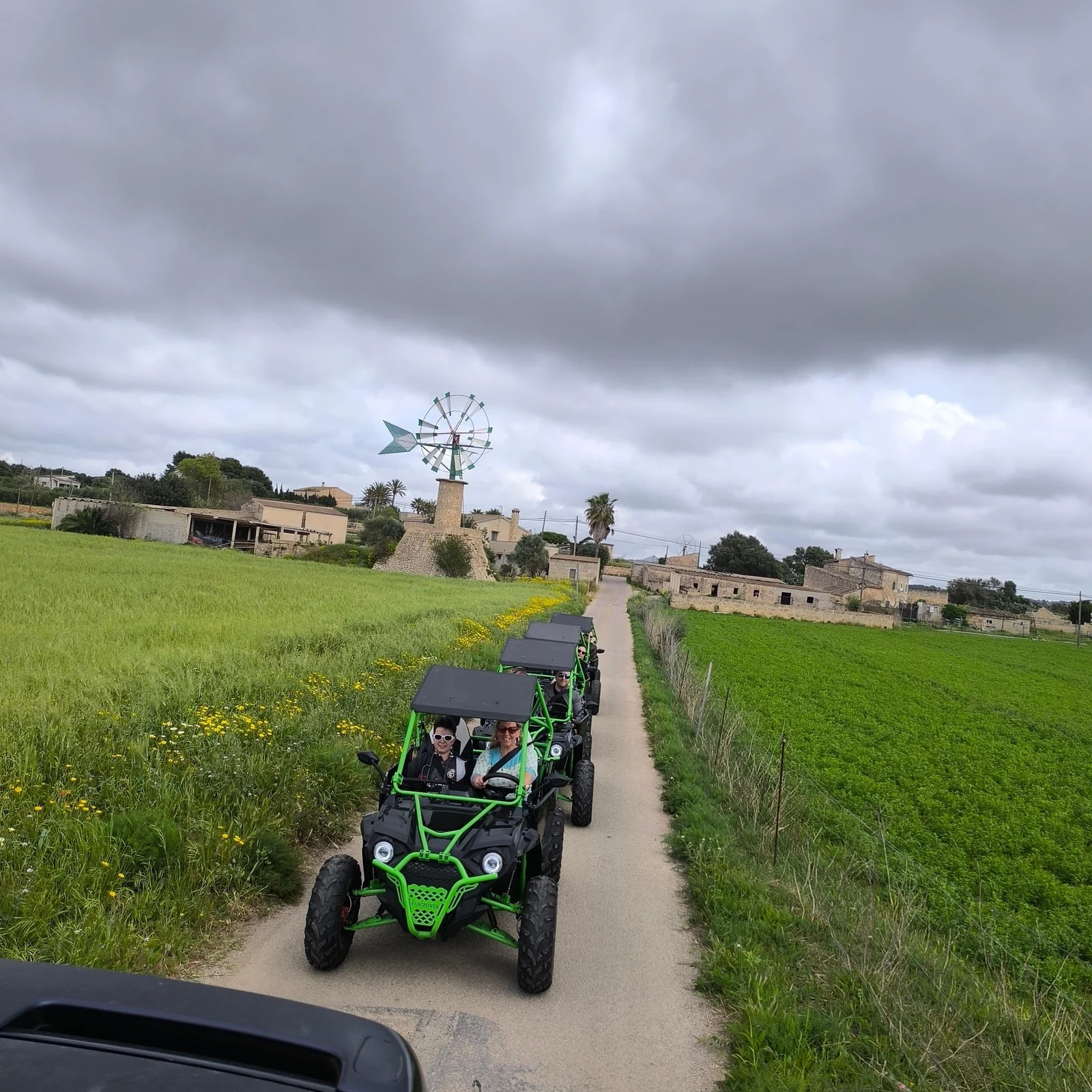 Mallorca im Buggy: Landschaft, Küste und ein Stopp am Meer