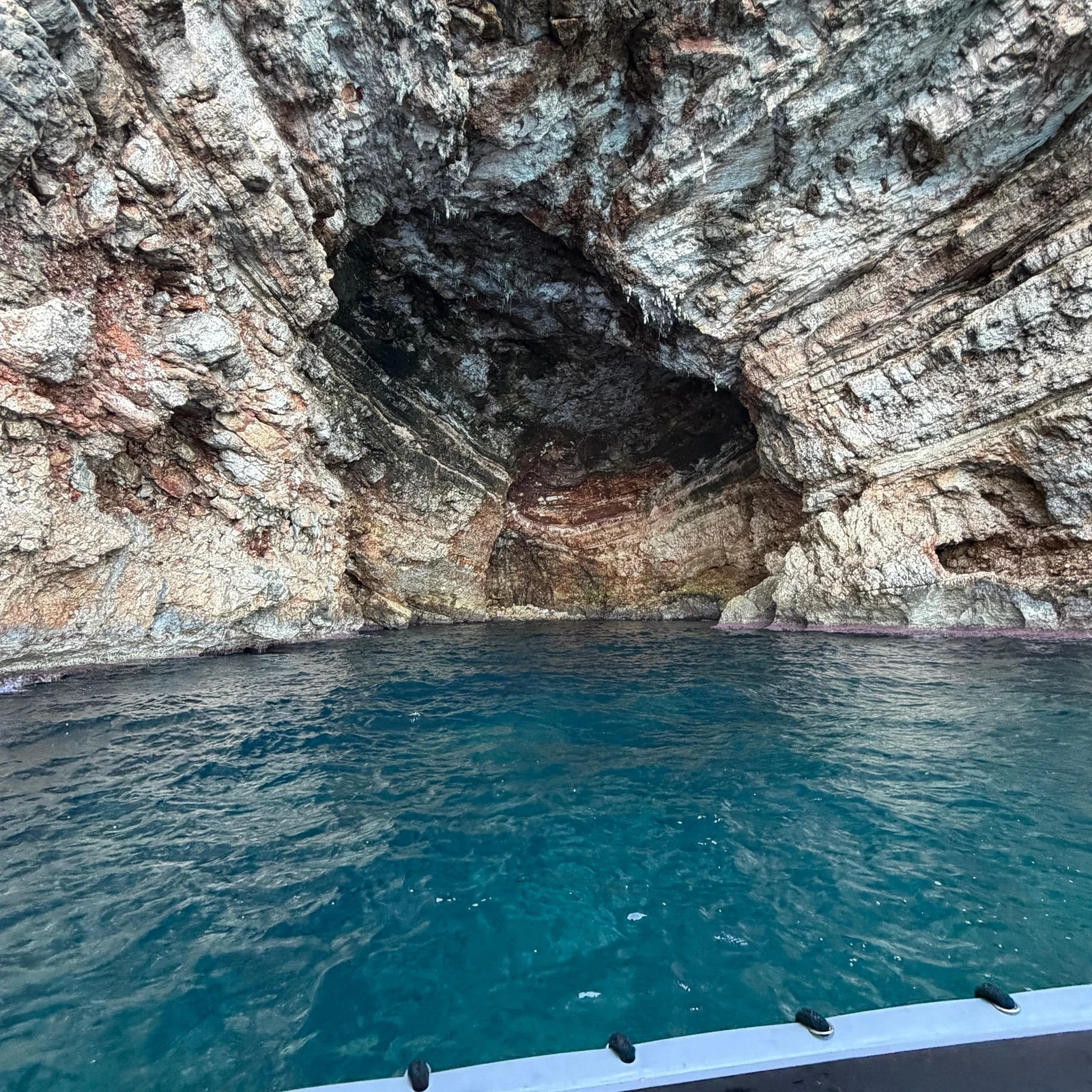Une grotte marine, cinq criques et du snorkeling en 1 h 30 depuis Portocolom