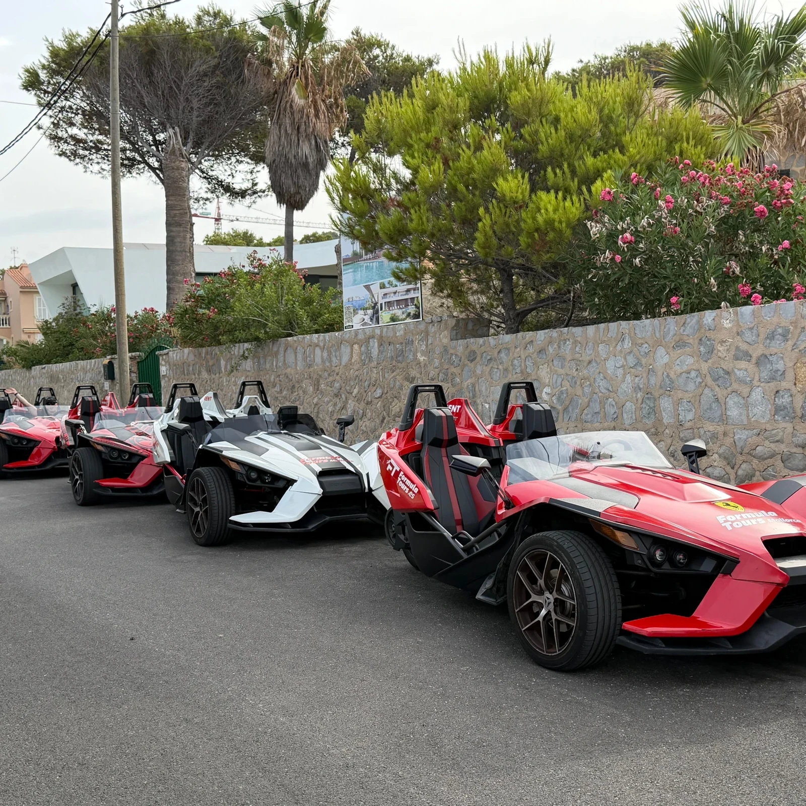 Formula Car Tour à Majorque : conduisez entre côte et montagne depuis Peguera