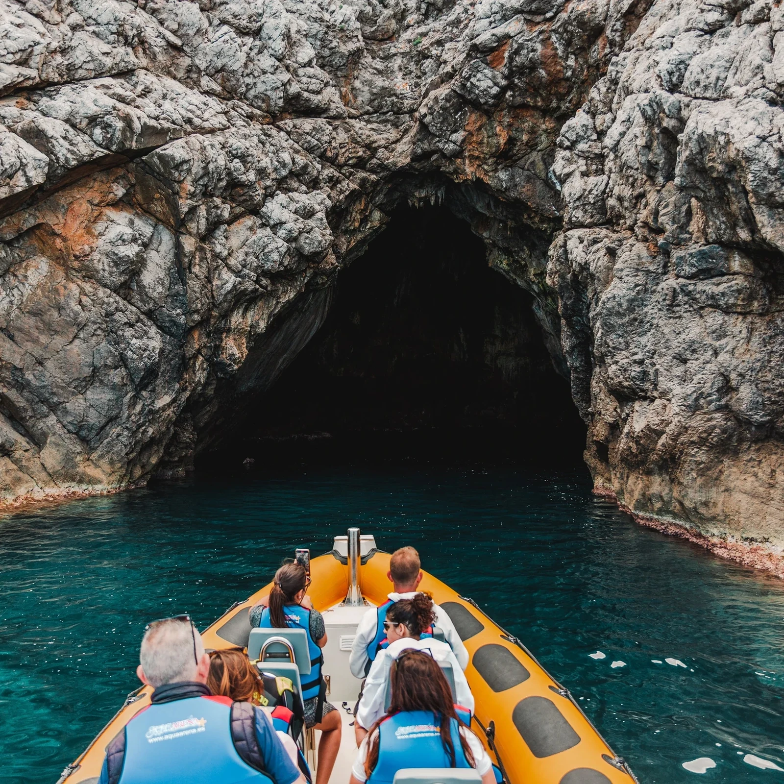 Dauphins, grotte marine et Es Coll Baix depuis Can Picafort