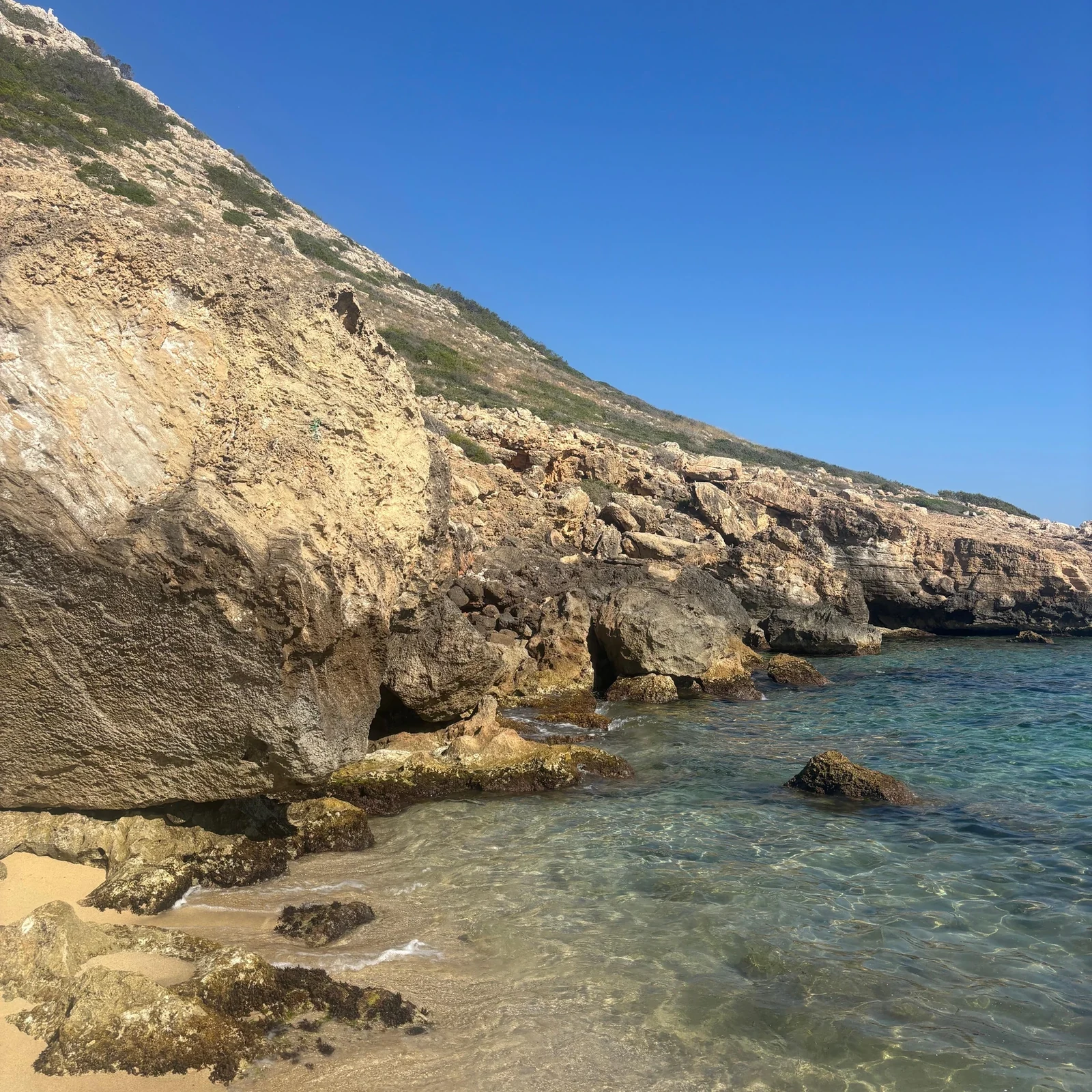 Cala Vella en voilier : 4 heures de navigation, baignade et snorkeling depuis Palma