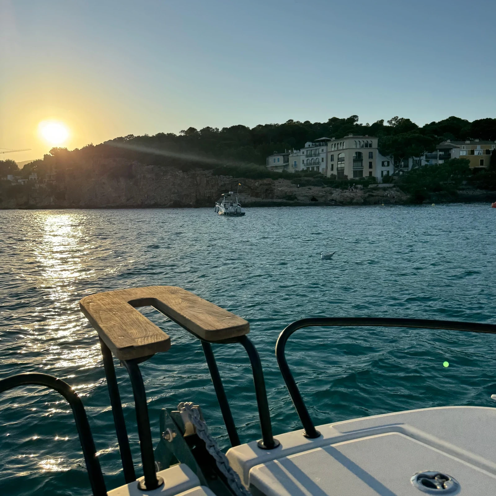 Tour privado en barco por Mallorca: elige velero tranquilo o lancha rápida