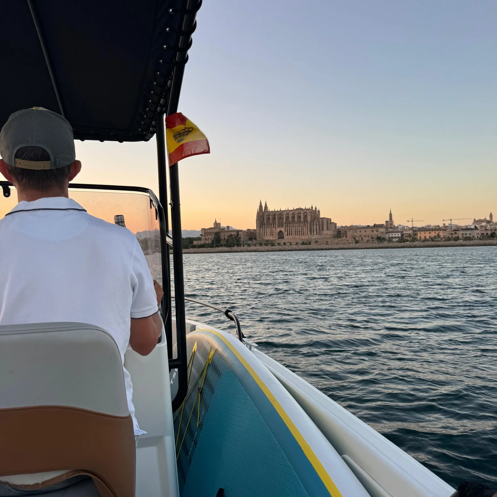 Tour privado en barco por Mallorca: elige velero tranquilo o lancha rápida