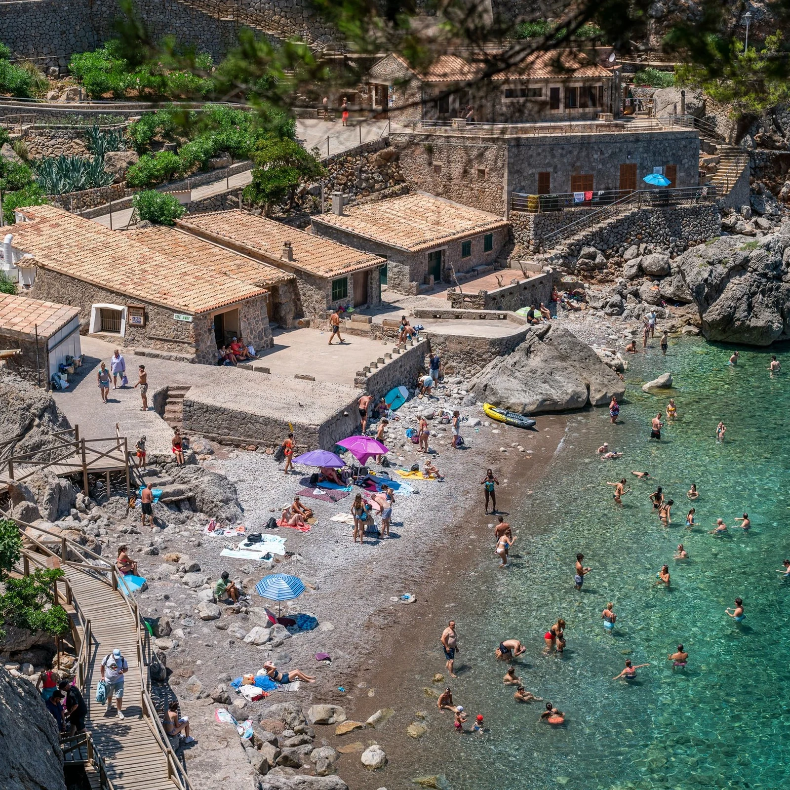Mallorca mit Bus, Boot, Straßenbahn und Holzeisenbahn an einem Tag