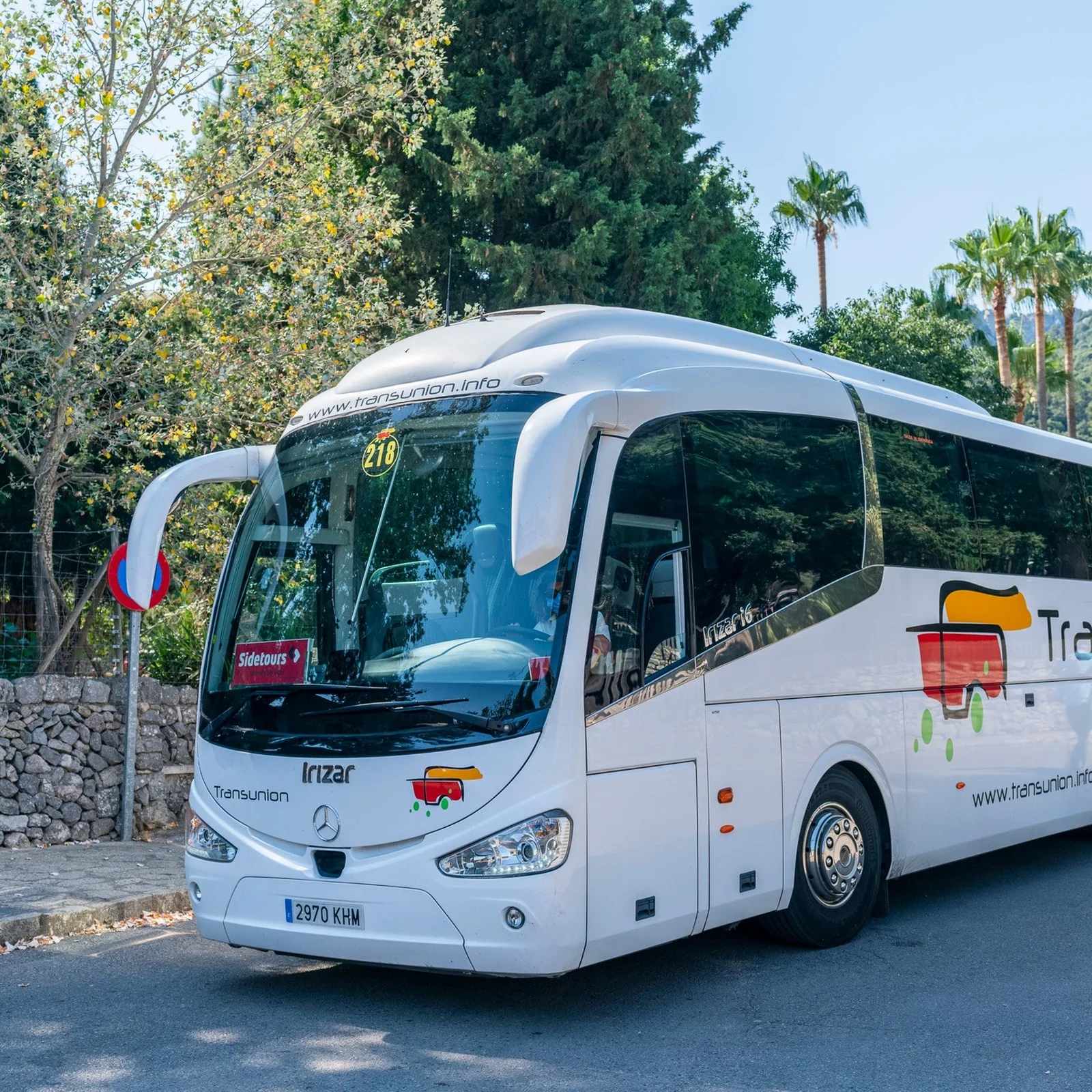 Mallorca mit Bus, Boot, Straßenbahn und Holzeisenbahn an einem Tag