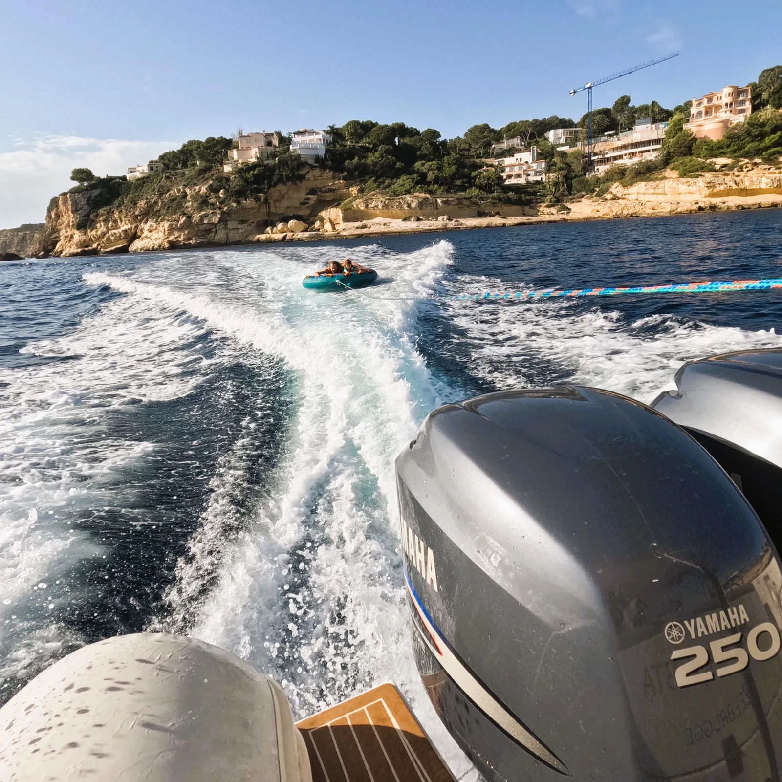 Bateau privé depuis Puerto Portals avec repas et sports nautiques