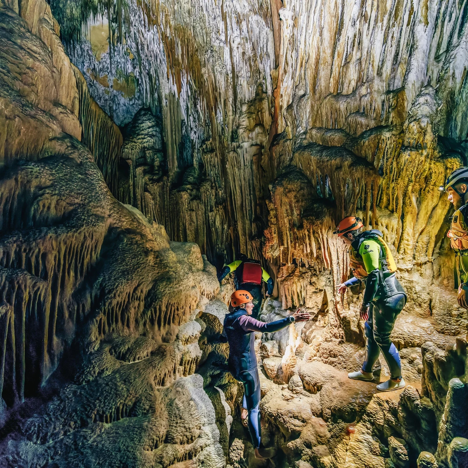 Cova des Coloms : randonnée côtière, 300 m de nage et grottes marines à Majorque