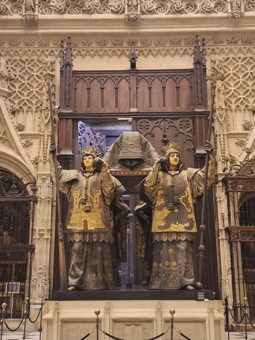 Visita guiada por el Alcázar, la Catedral y la Giralda de Sevilla
