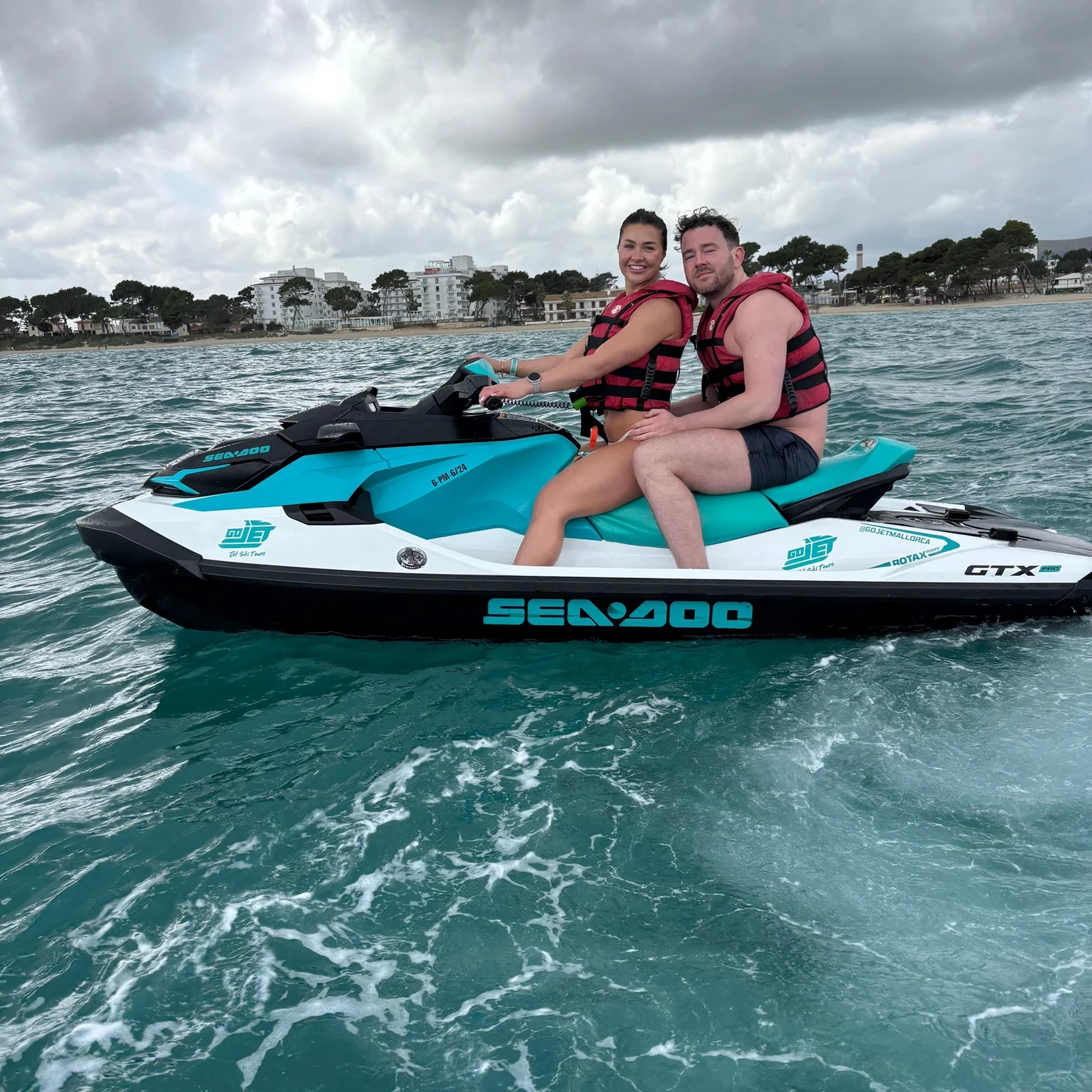Une heure de jet-ski guidé dans la baie d'Alcudia, avec photos incluses