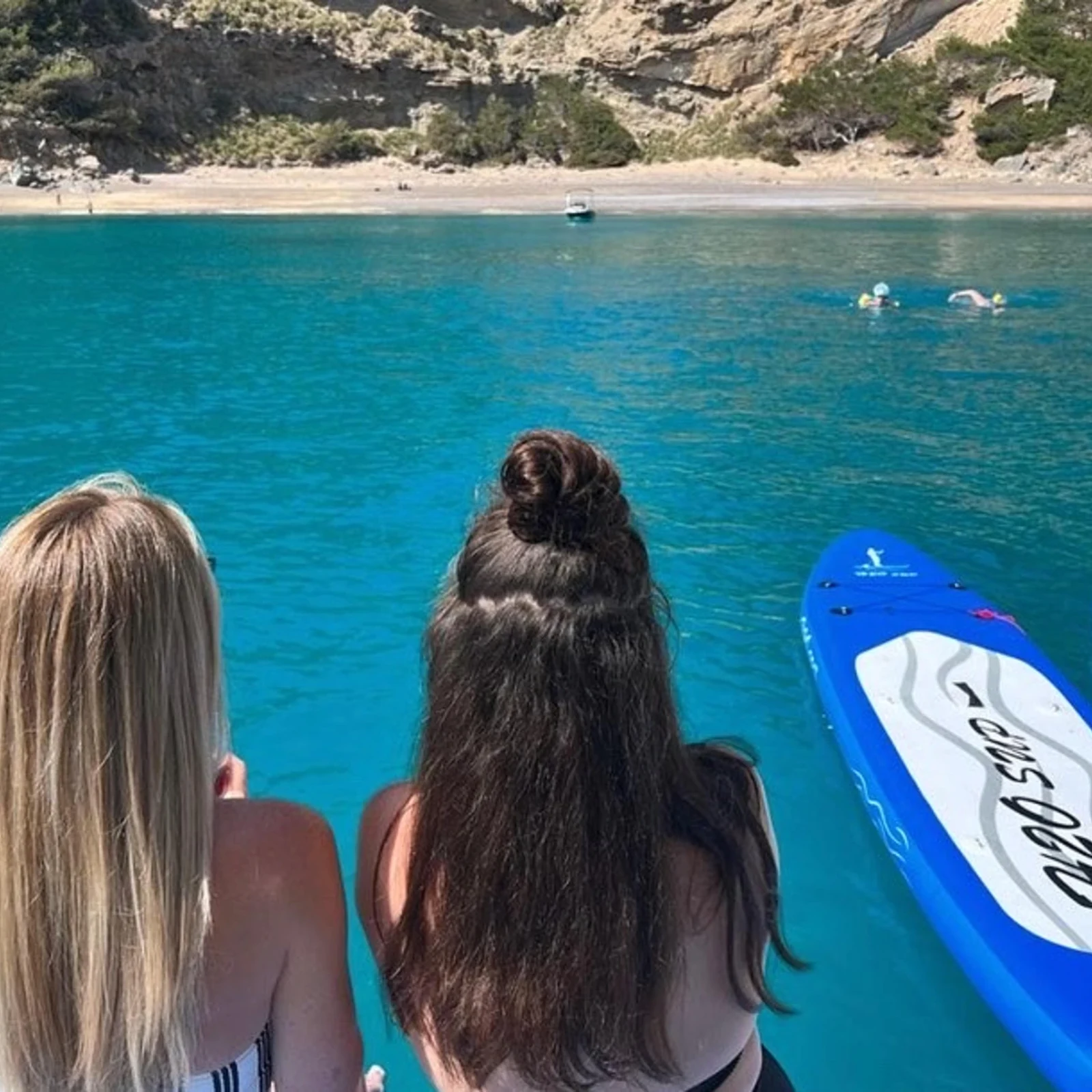Bootstour ab Alcúdia: Coll Baix, Schnorcheln, SUP, Essen und Getränke