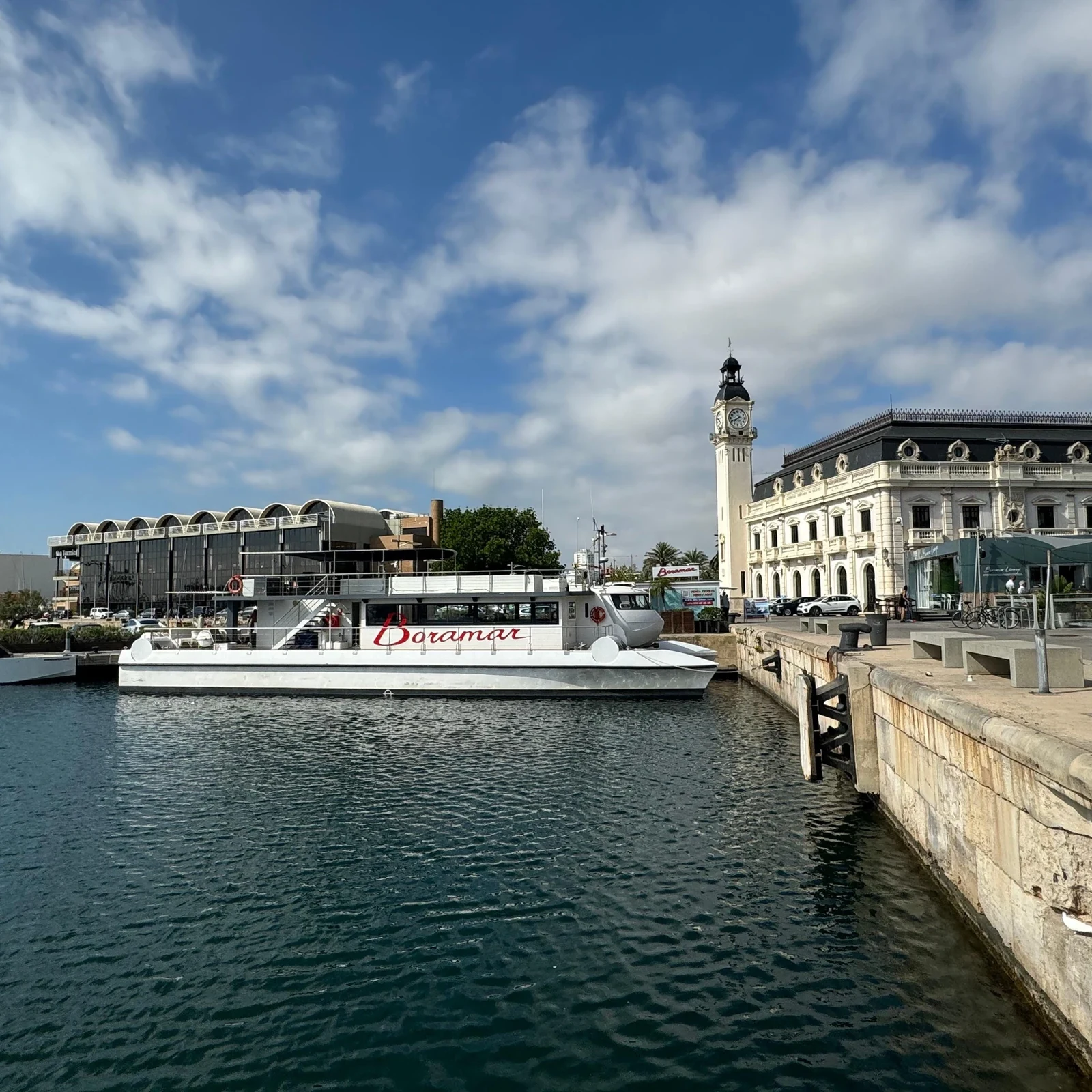 Valencia vom Meer aus: Katamaranfahrt und Badestopp bei Port Saplaya