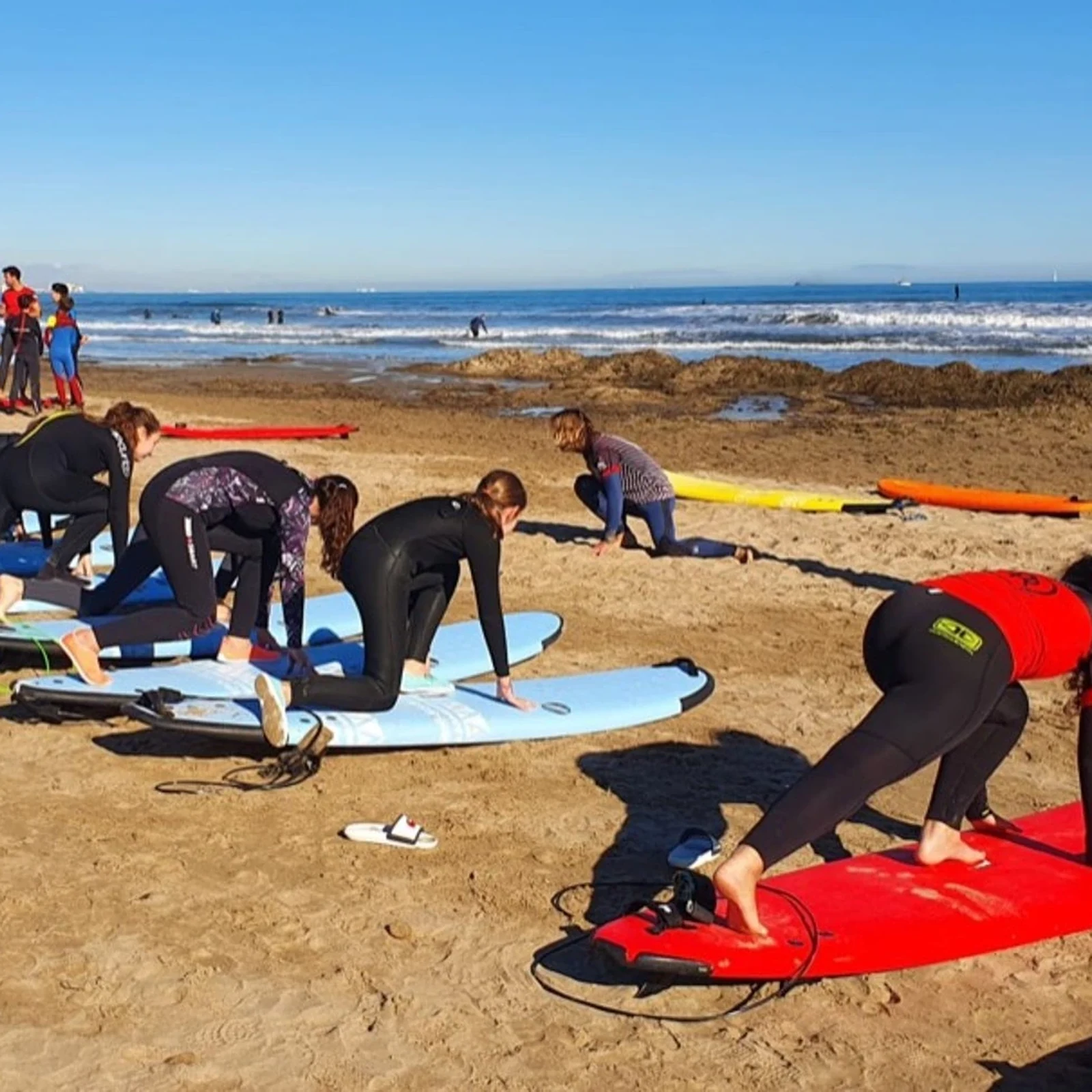 Votre première session de surf à Malvarrosa Beach, en groupe de 6 maximum
