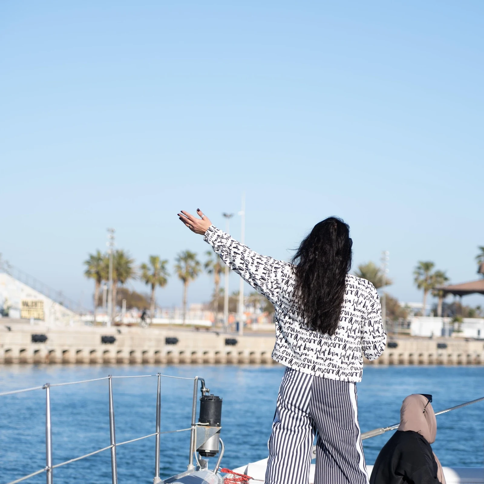 Catamarán por la costa de Valencia con parada para nadar
