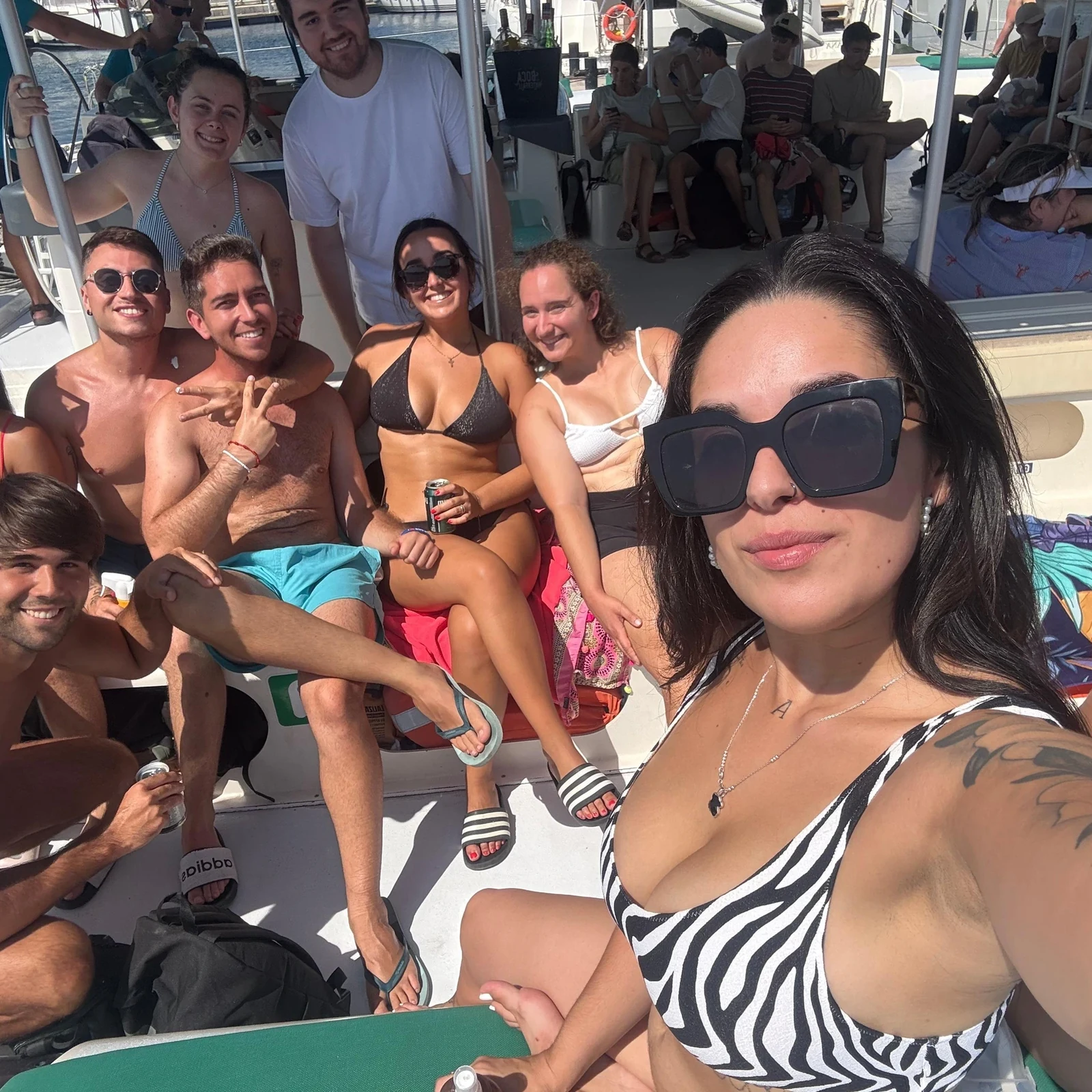 Catamarán por la costa de Valencia con parada para nadar