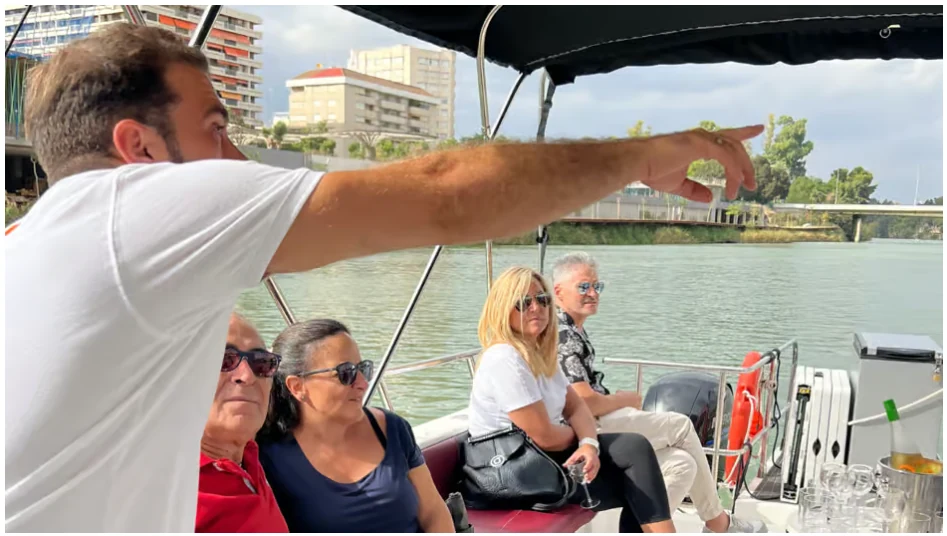 Tour en barco por el Guadalquivir con guía y bebida