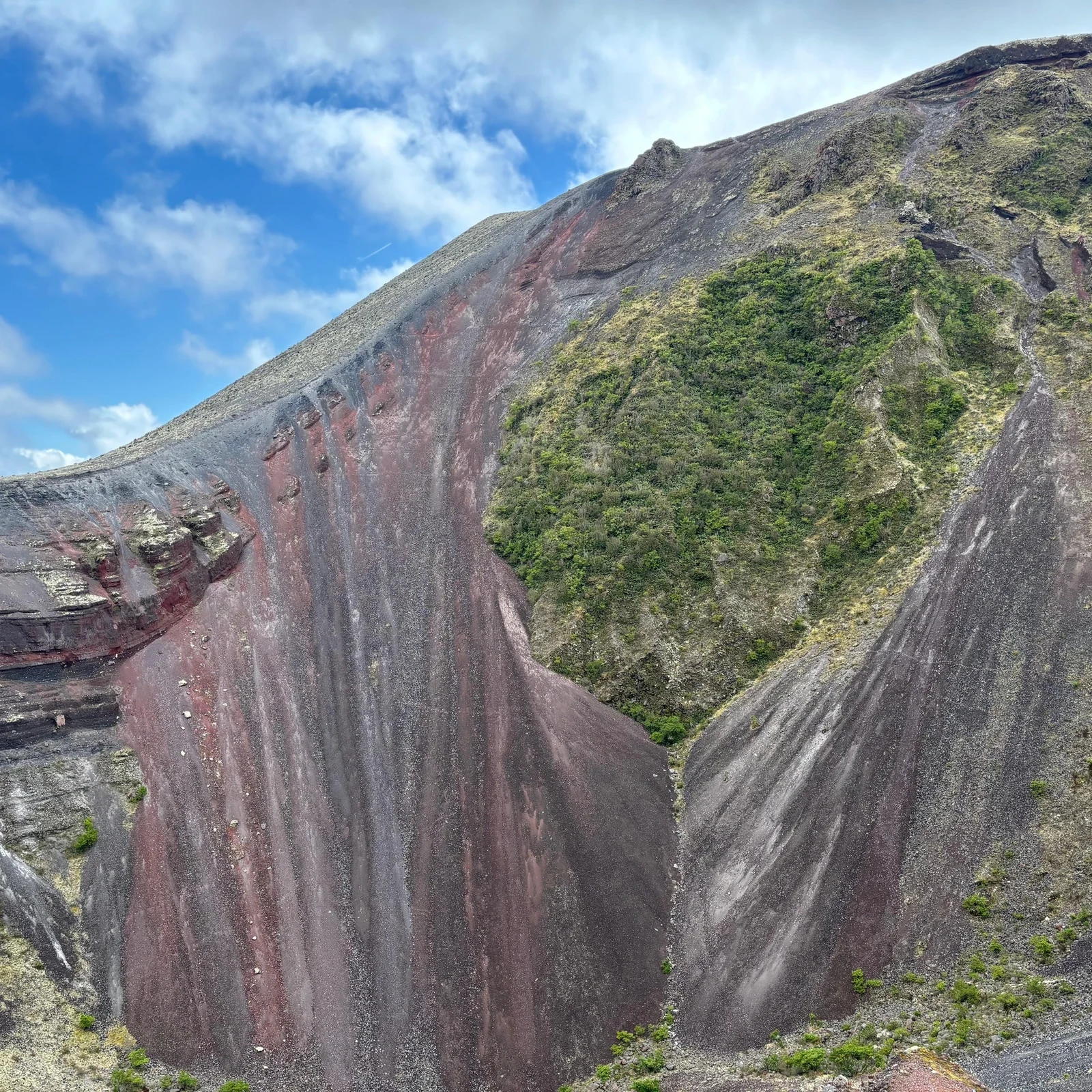 Camina por la cumbre y el cráter volcánico de Mount Tarawera