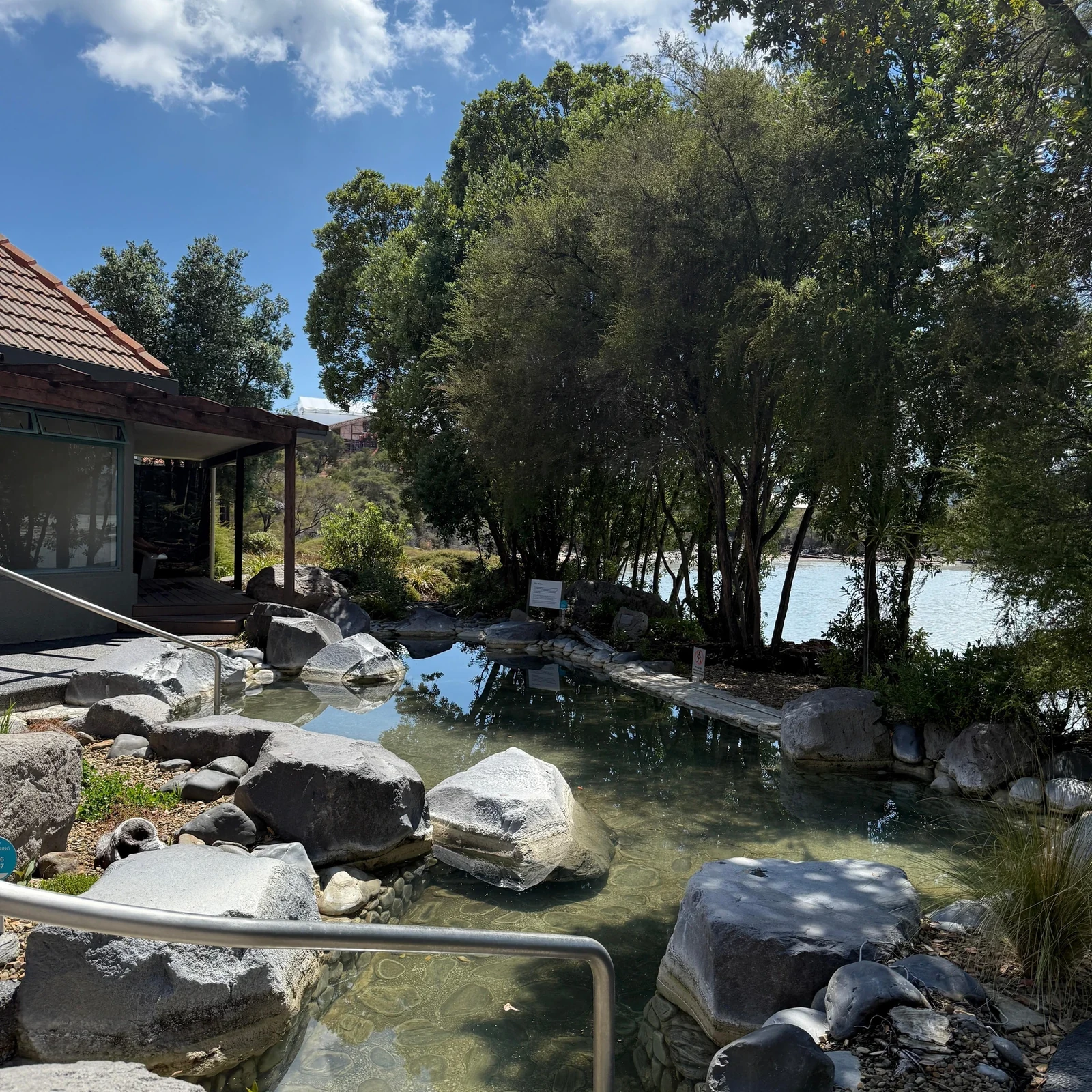 Deluxe Lake Spa bathing beside Lake Rotorua