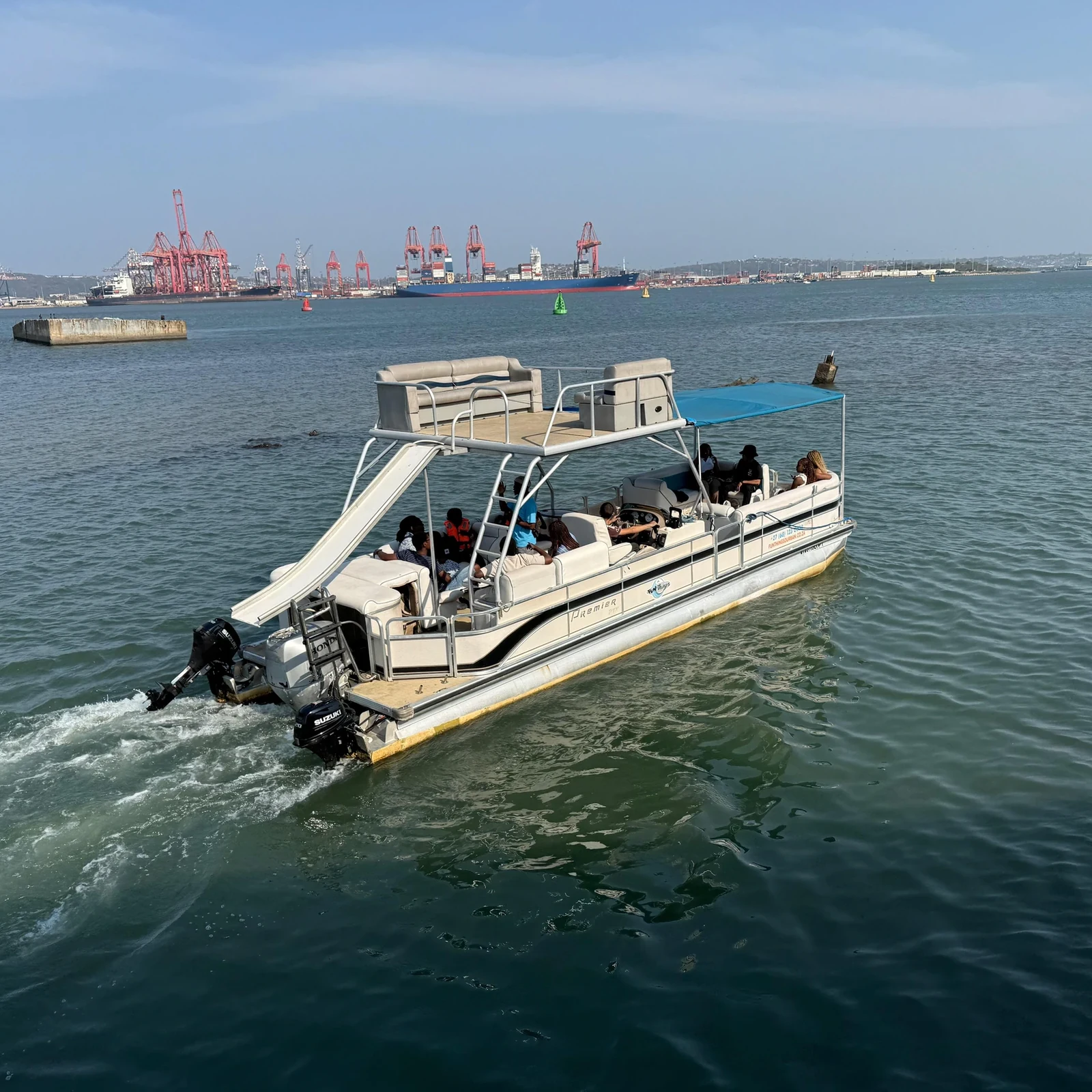 Erlebe den Hafen von Durban vom Ponton aus