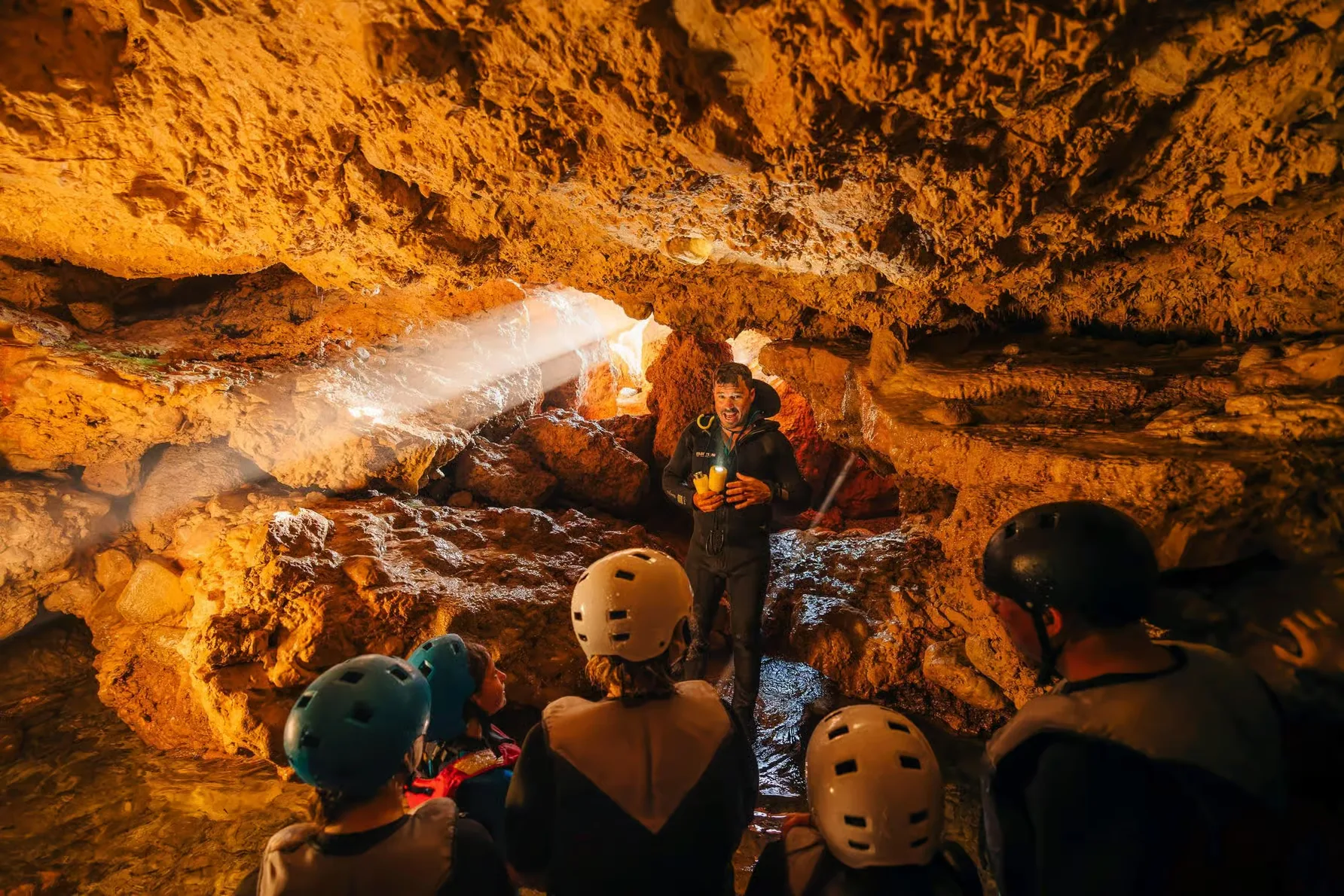 Kayak and snorkeling in Alcudia with a sea cave
