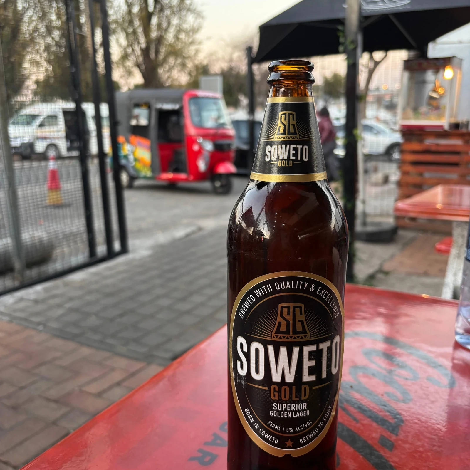 Descubre Soweto en tuk-tuk con un guía local