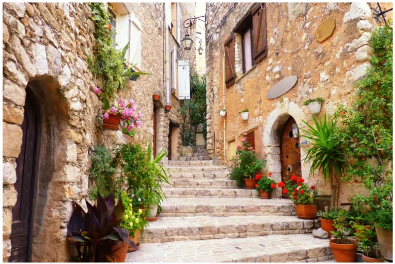Visite de la Provence depuis Nice entre villages médiévaux
