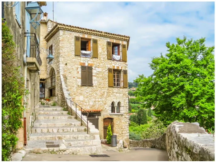 Visite de la Provence depuis Nice entre villages médiévaux